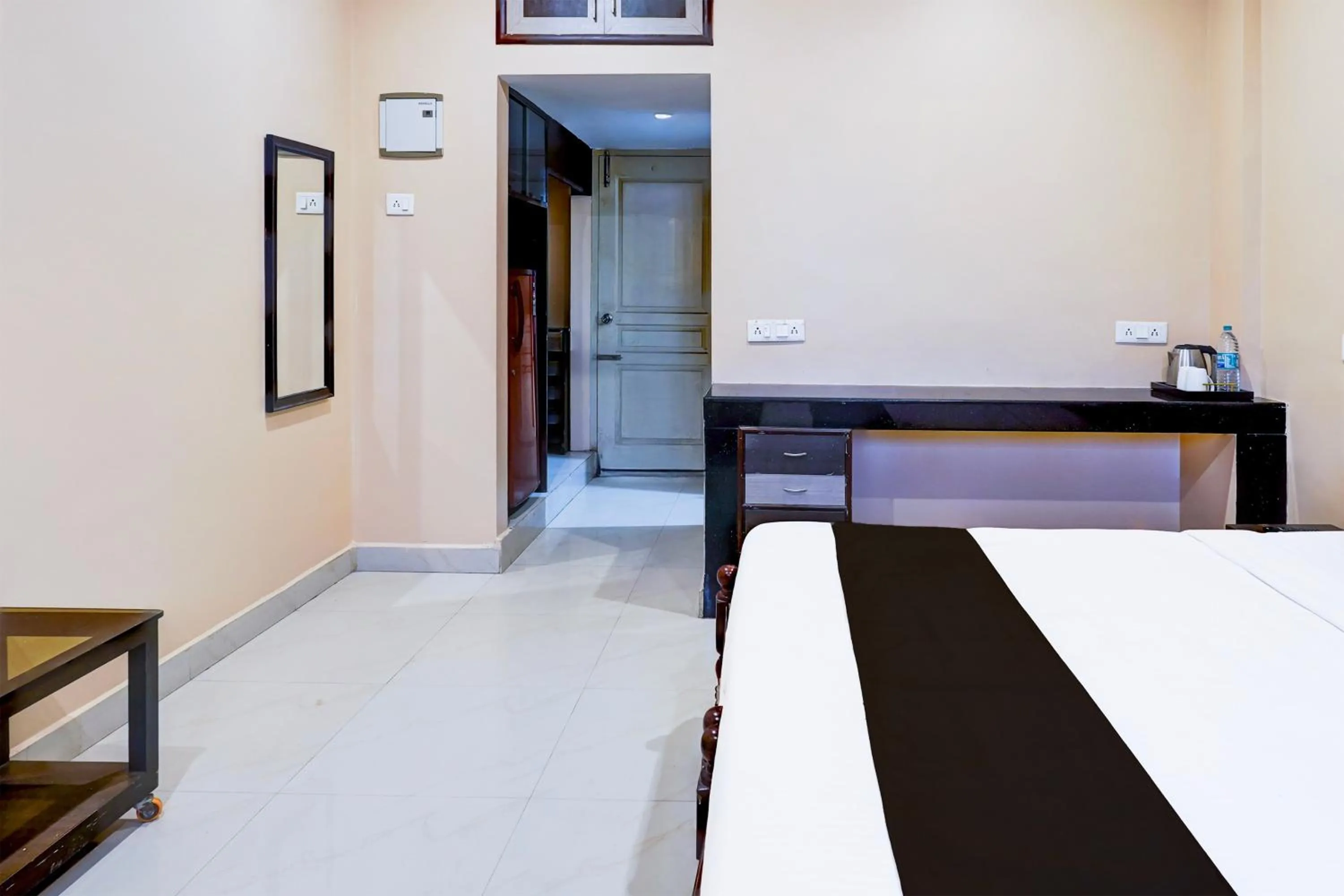 Bedroom in Super Hotel O Chrompet Near Rela Hospital