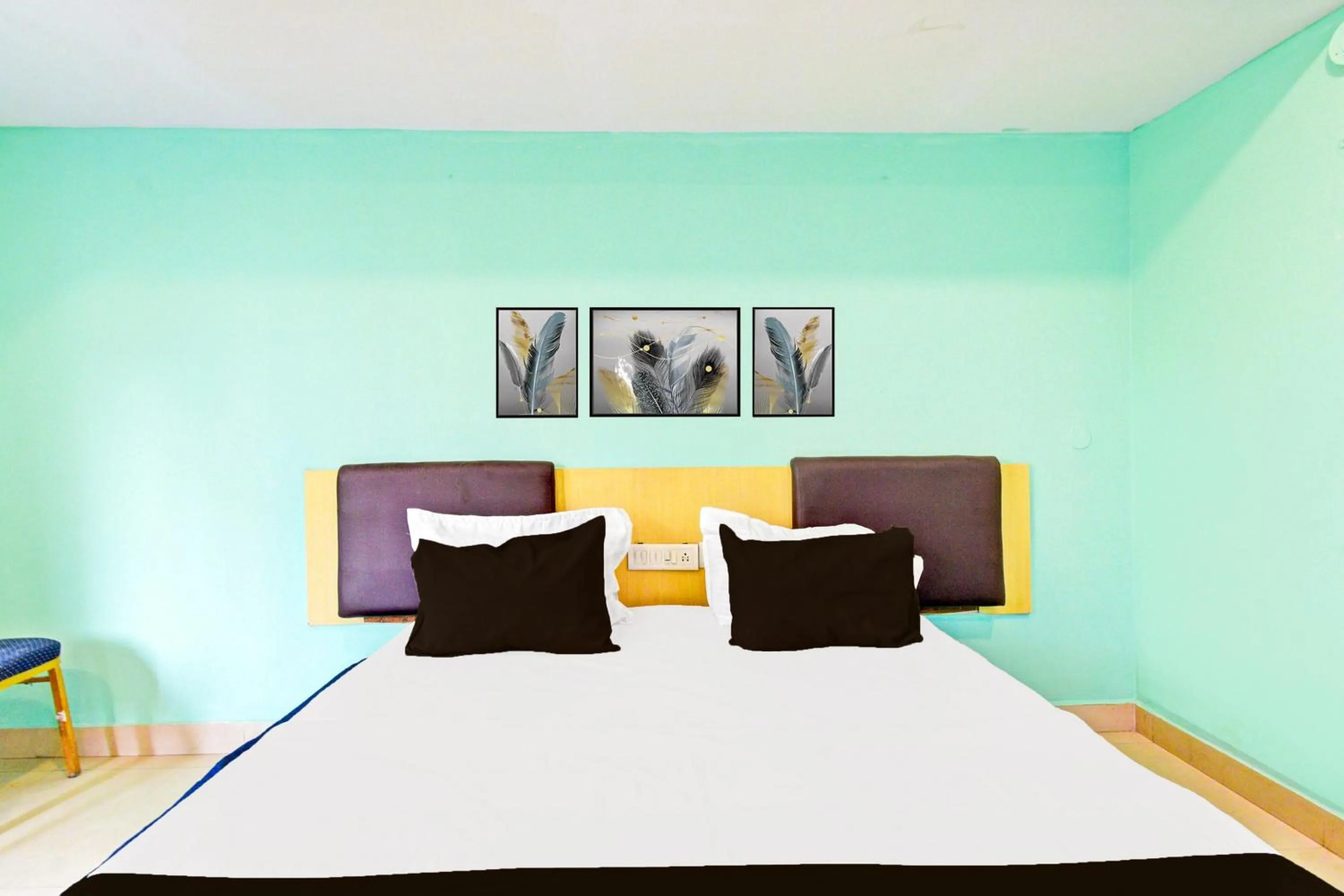 Bedroom, Bed in Super Townhouse Ameerpet Balkampet Road