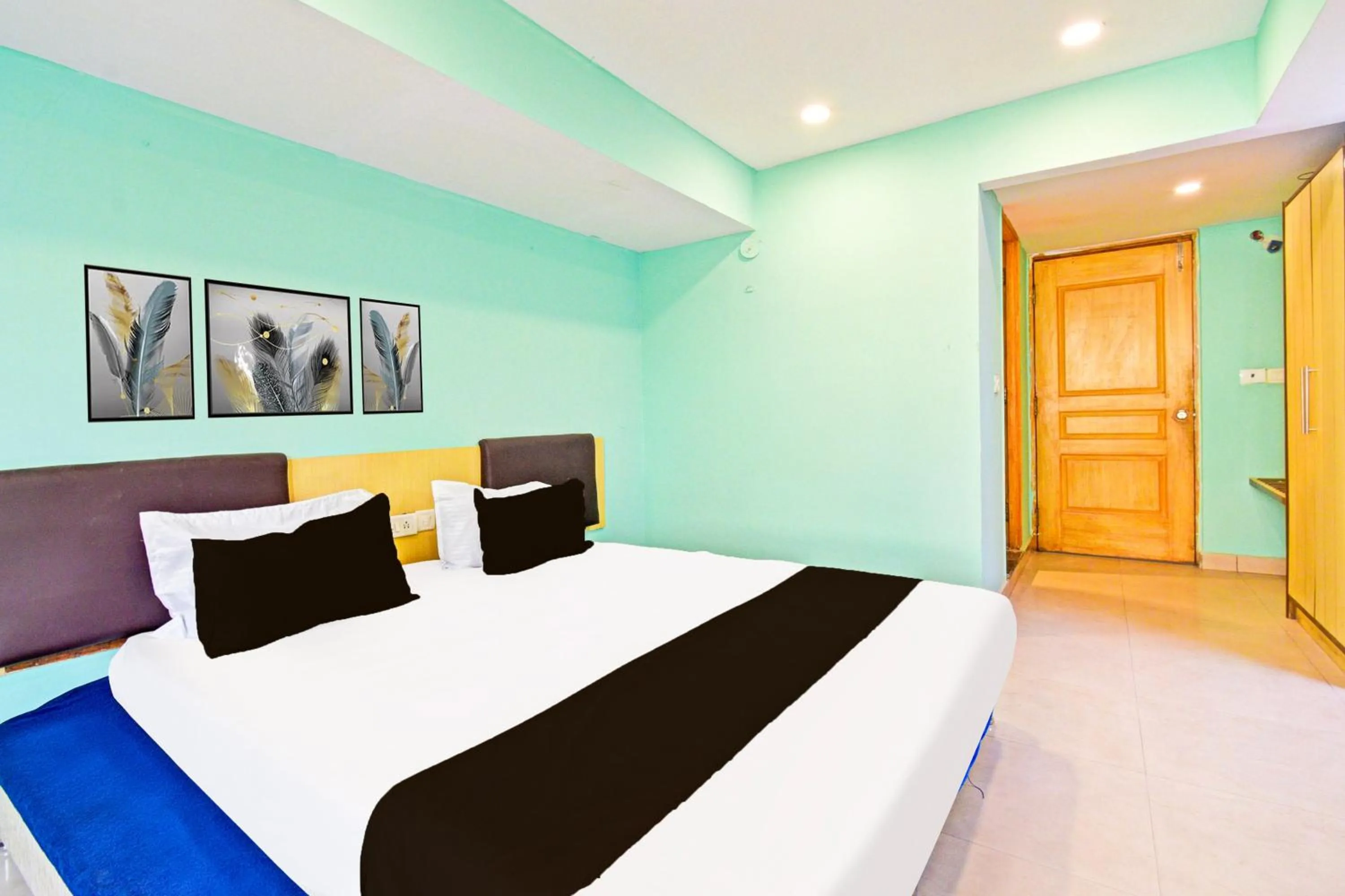 Bedroom, Bed in Super Townhouse Ameerpet Balkampet Road