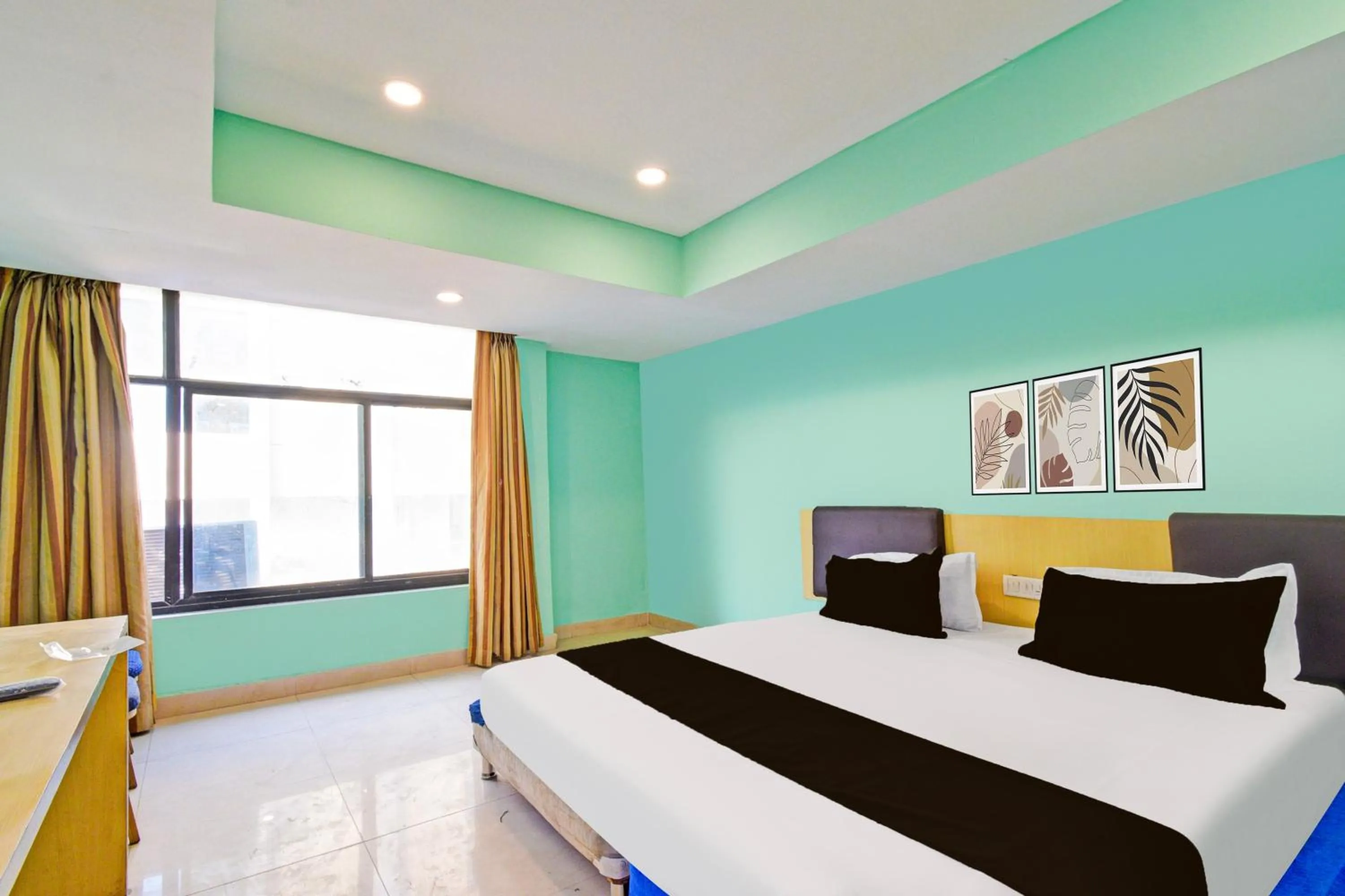 Bedroom, Bed in Super Townhouse Ameerpet Balkampet Road