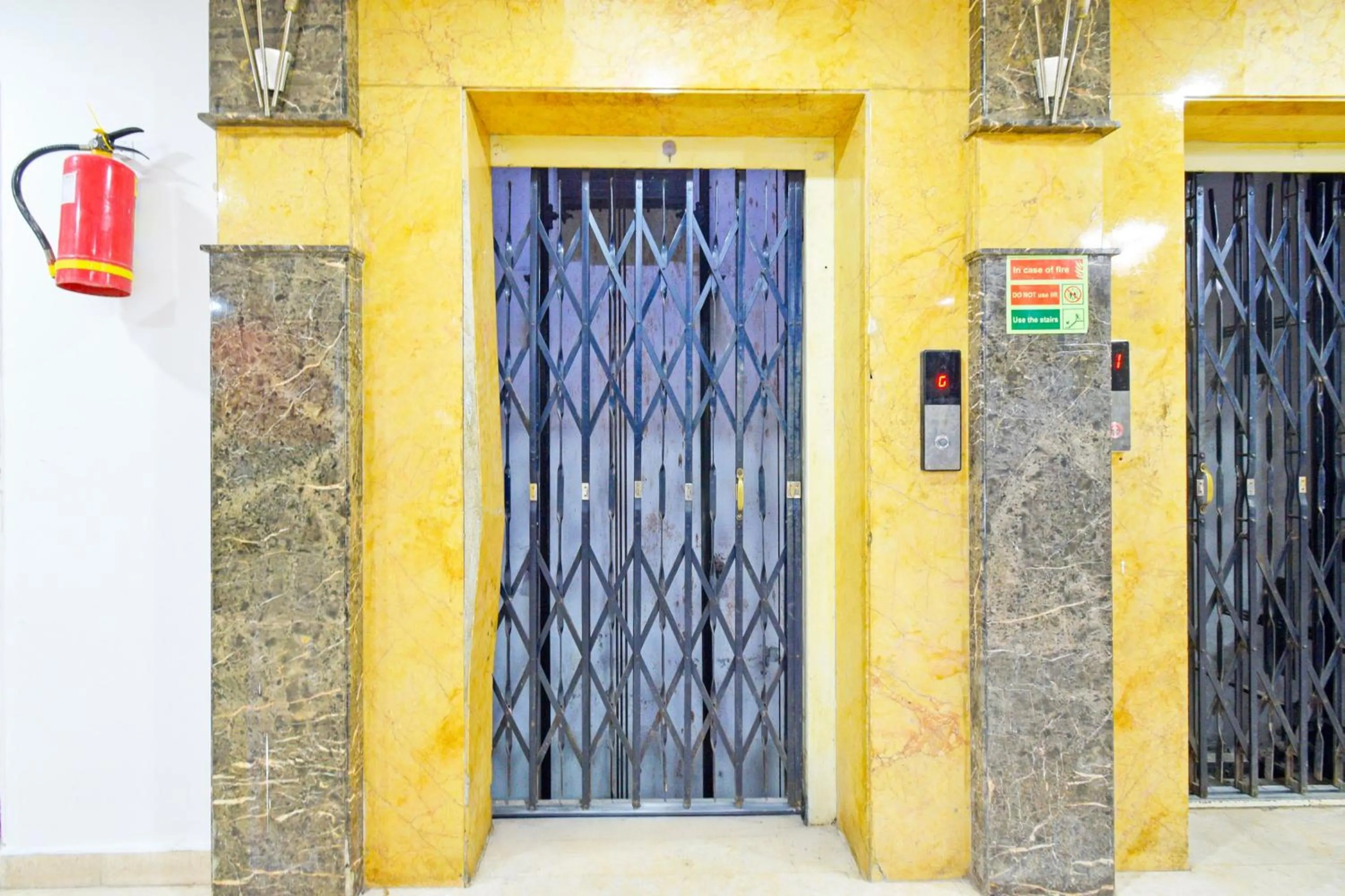 Lobby or reception in Super Townhouse Ameerpet Balkampet Road