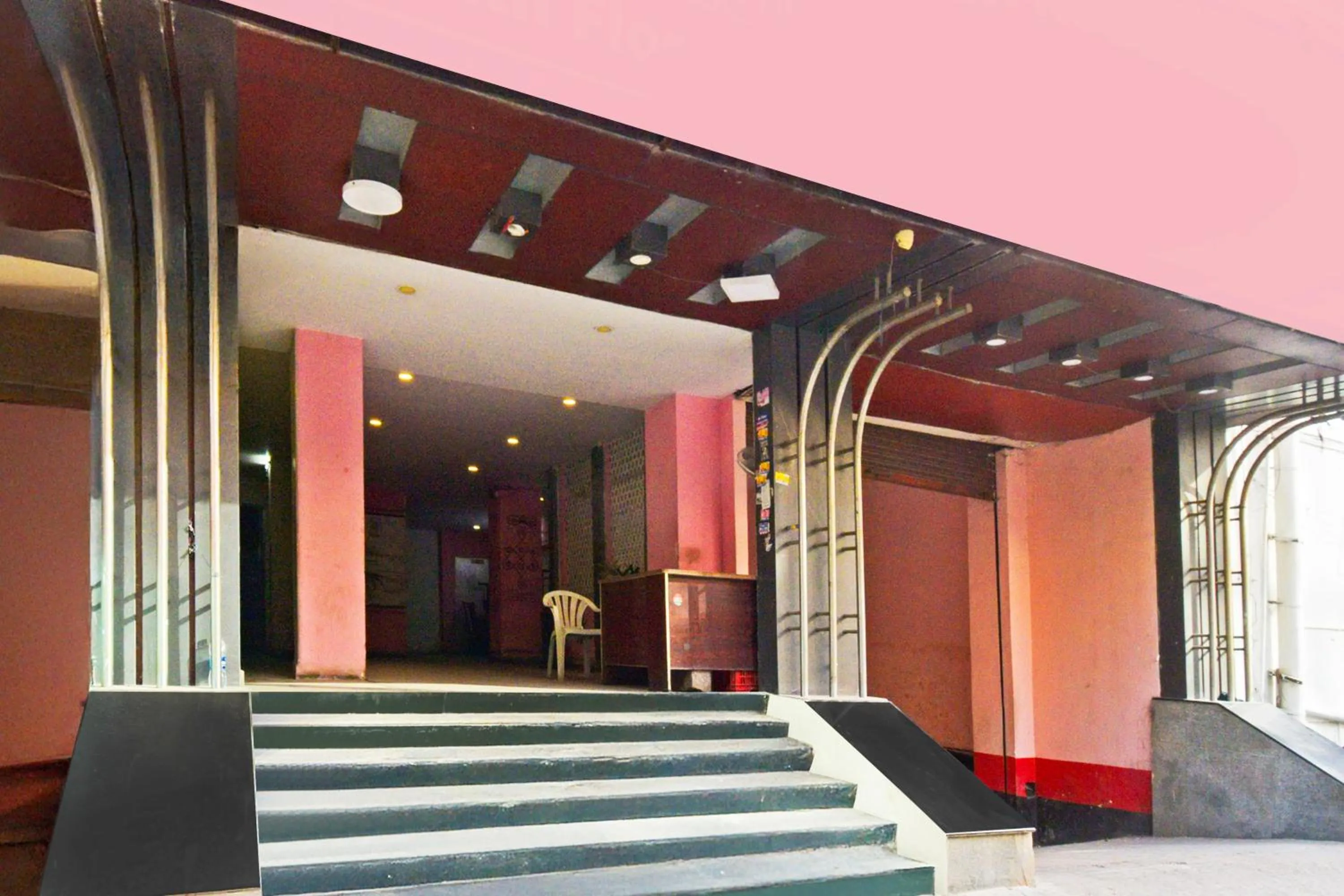 Facade/entrance in Super Townhouse Ameerpet Balkampet Road