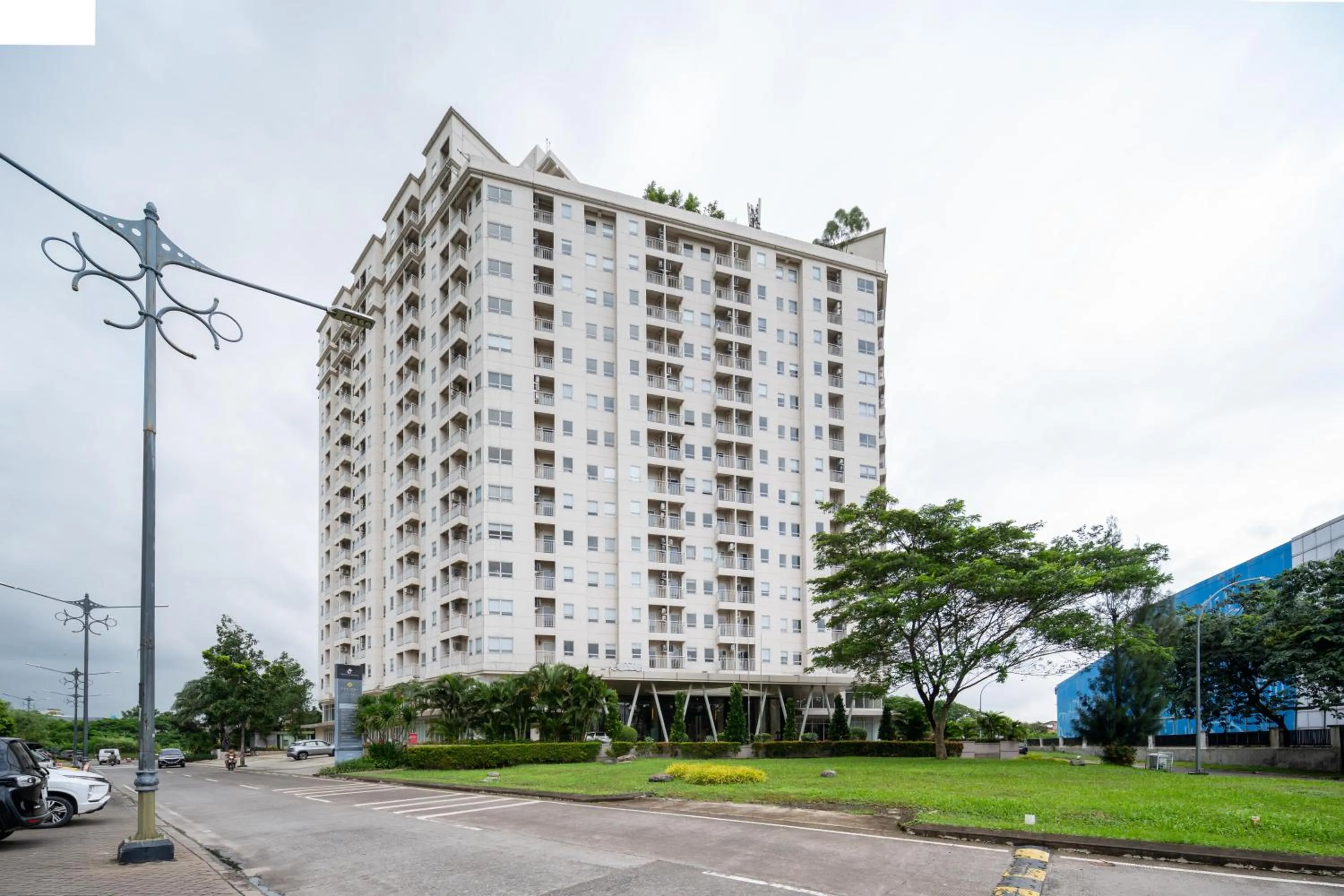 Property building in Cove Merakey