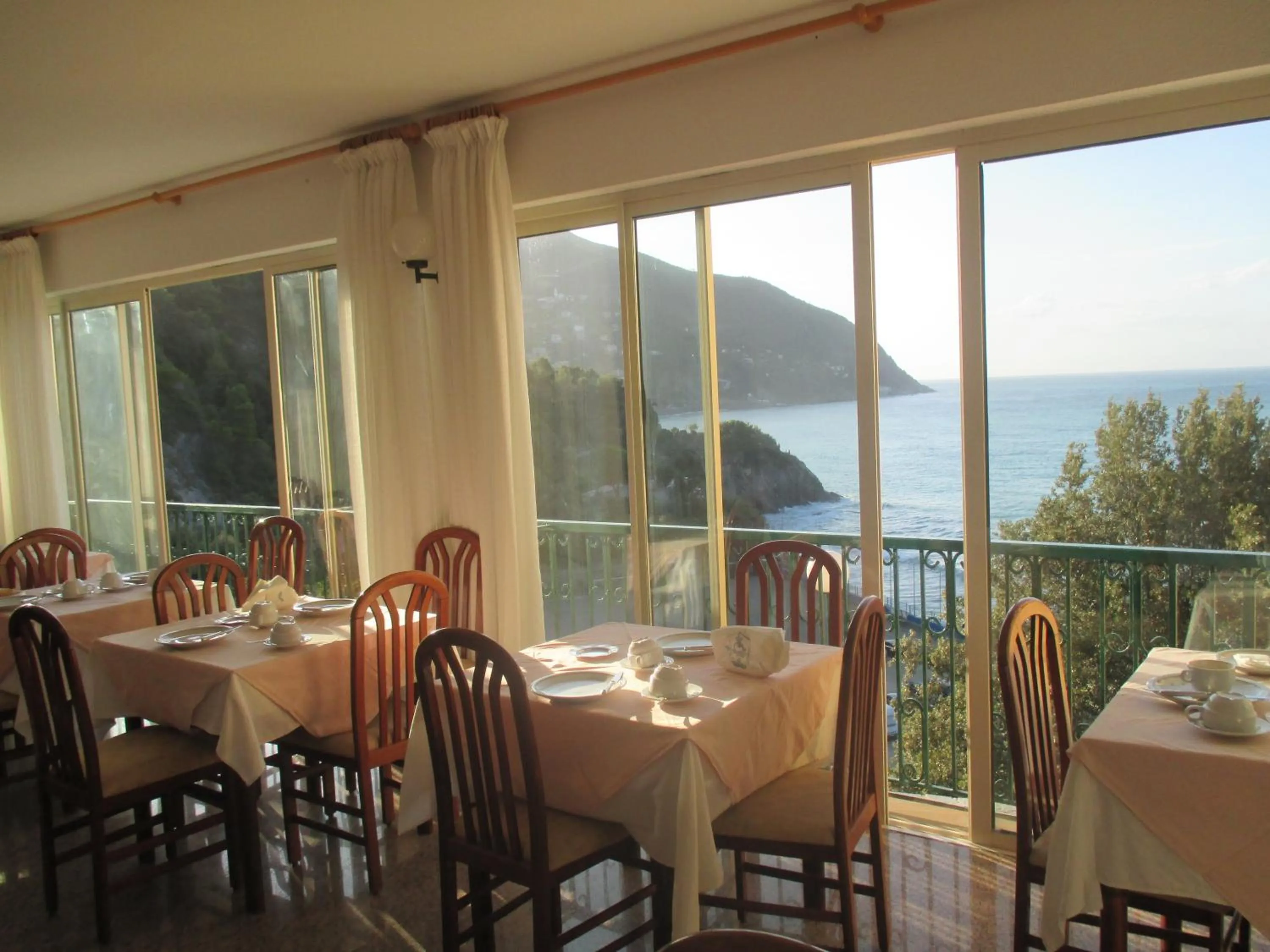 Restaurant/places to eat in Hotel Leopold