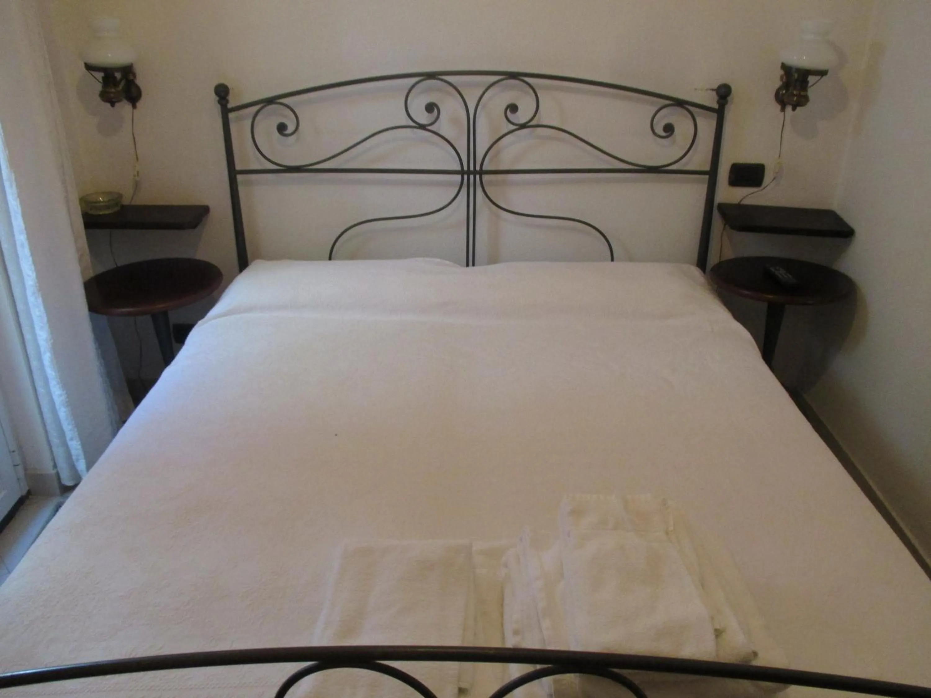 Bed in Hotel Leopold