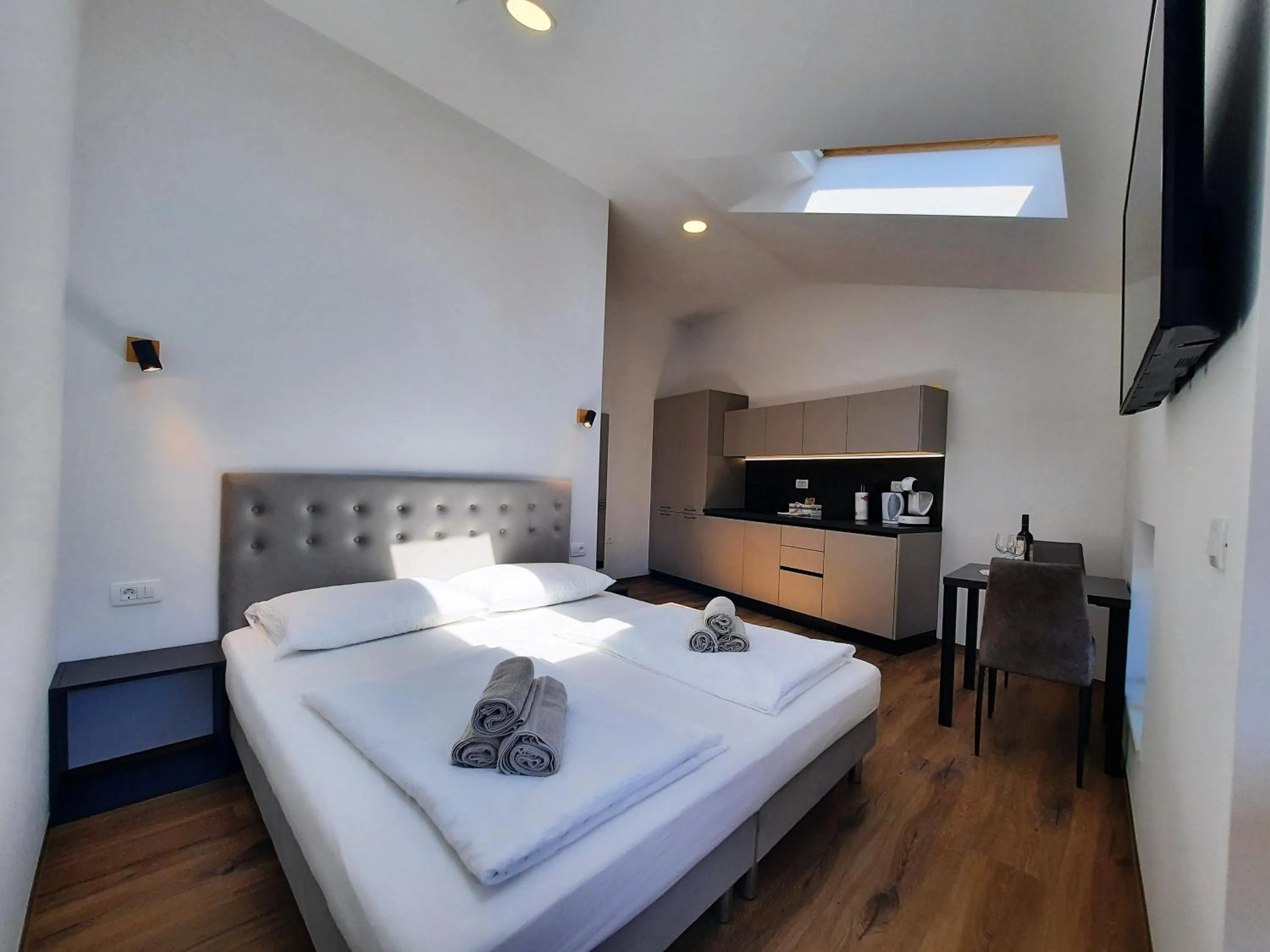 Photo of the whole room, Bed in Apartments Hlapi with SPA