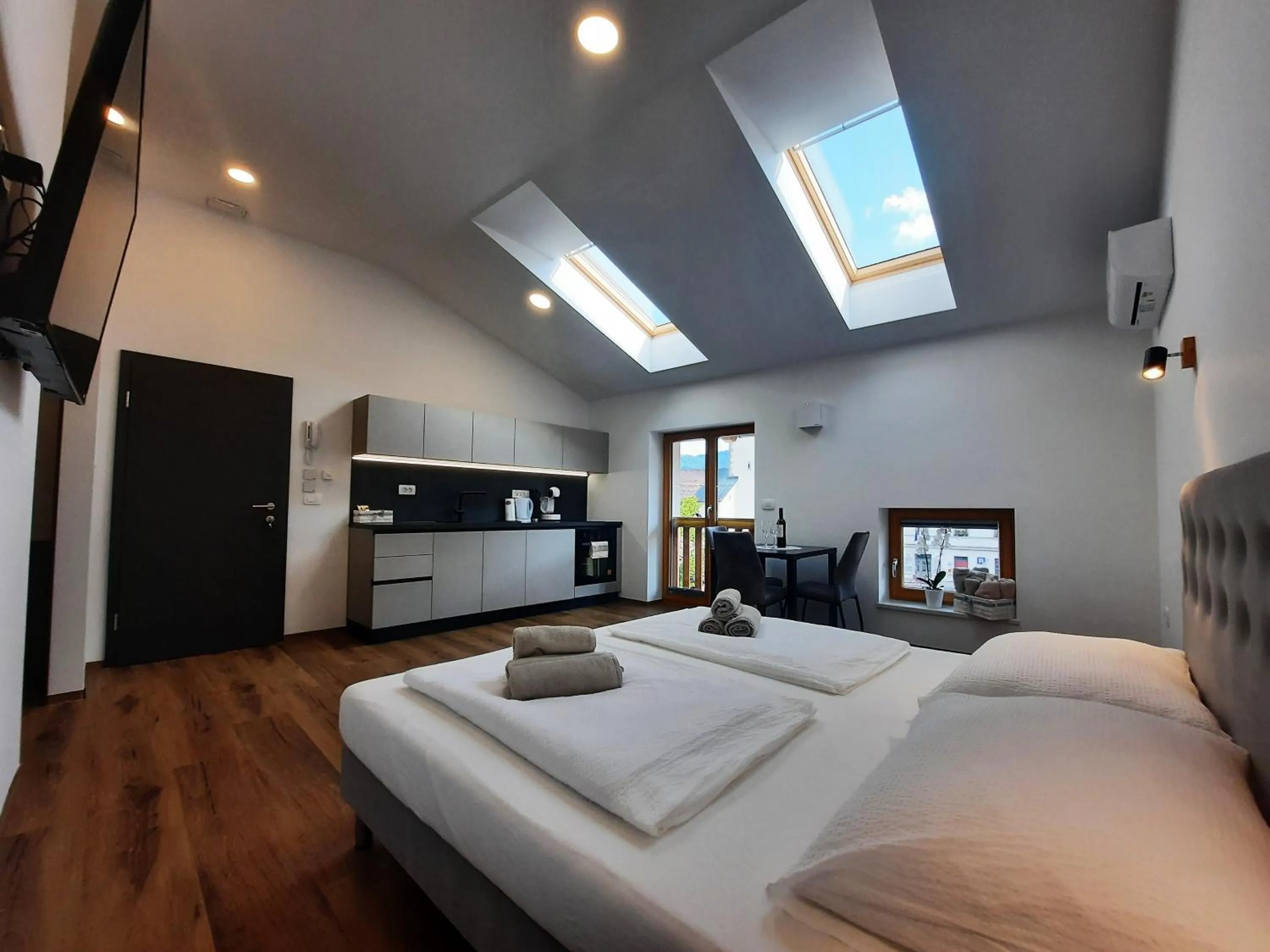 Photo of the whole room, Bed in Apartments Hlapi with SPA
