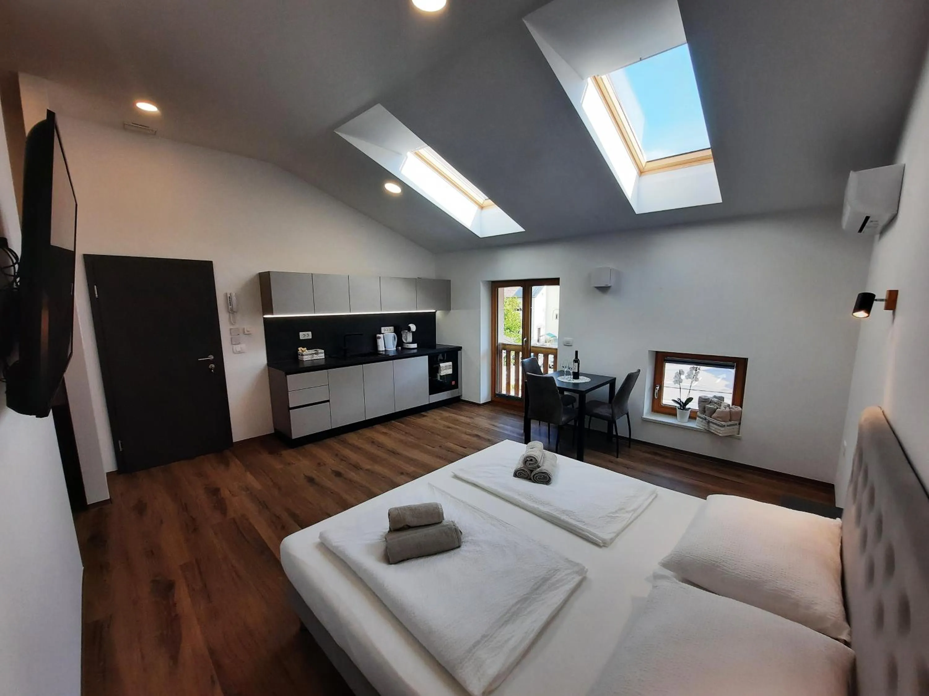 Photo of the whole room, Bed in Apartments Hlapi with SPA