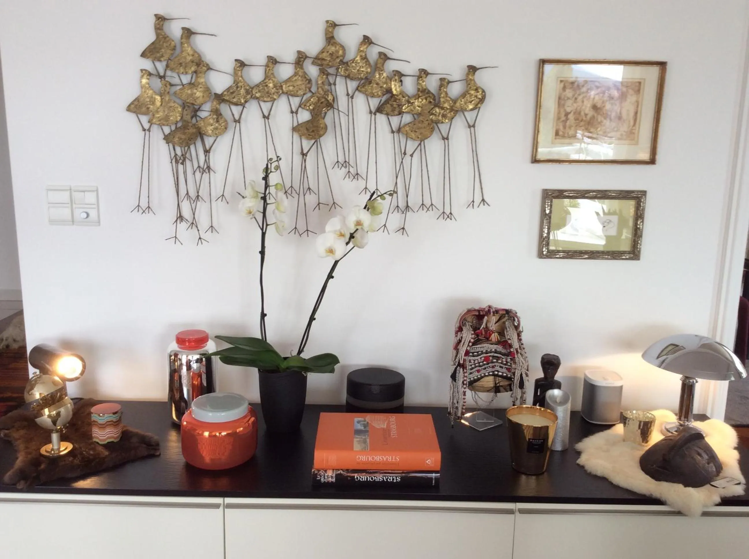 Communal lounge/ TV room in La Villa Haute Corniche