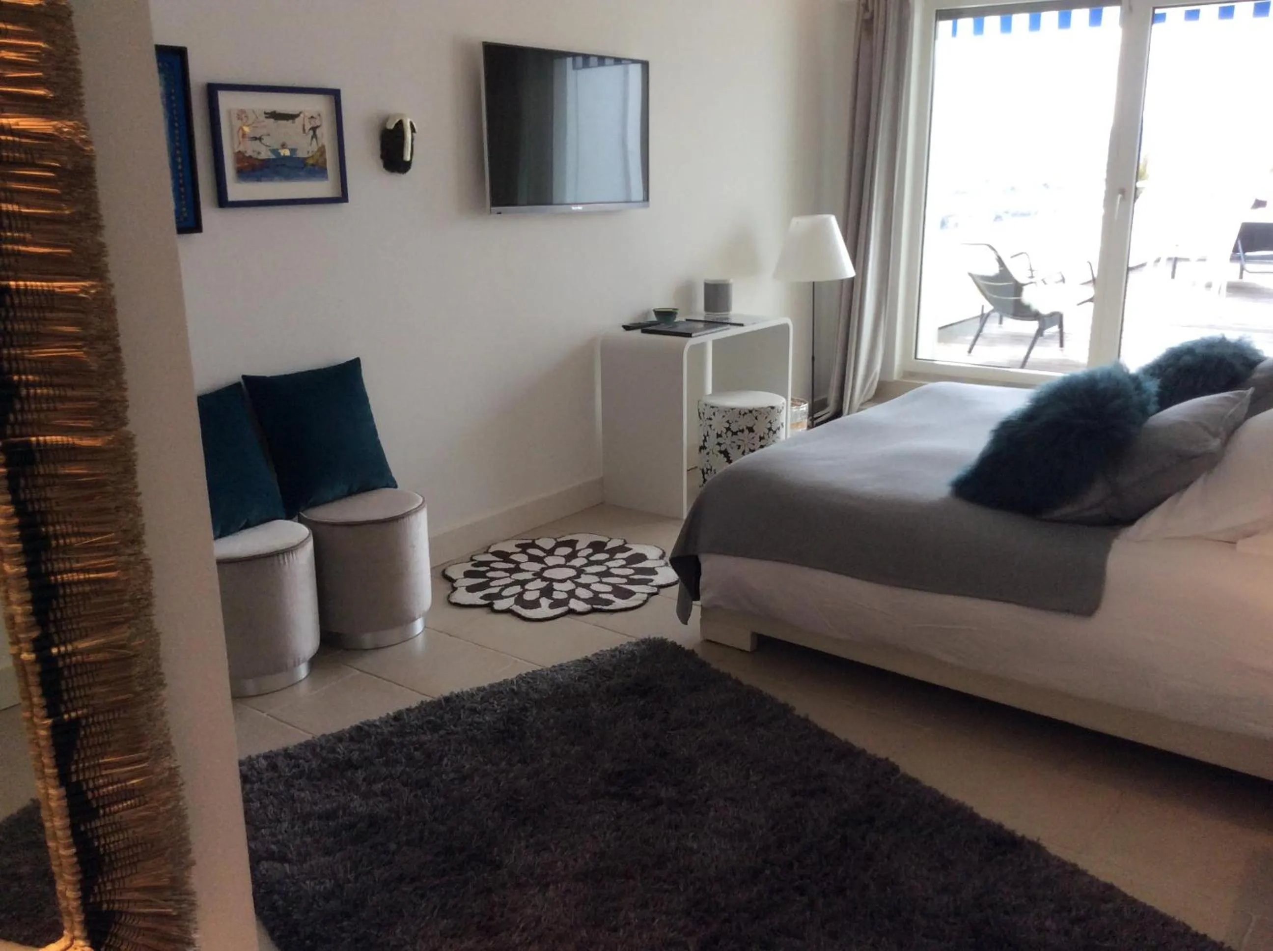 Photo of the whole room in La Villa Haute Corniche