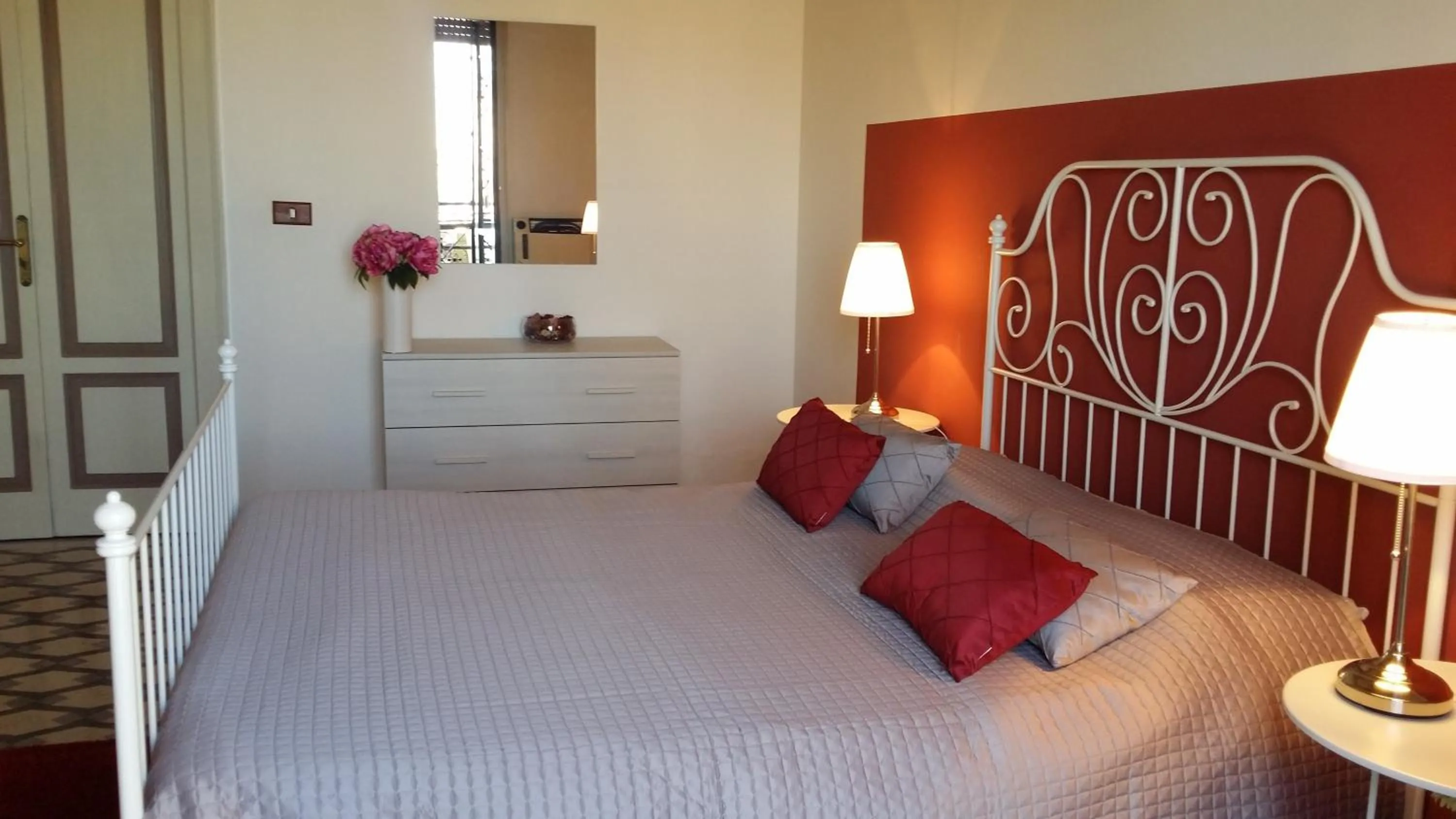 Photo of the whole room, Bed in Aretè Guest House