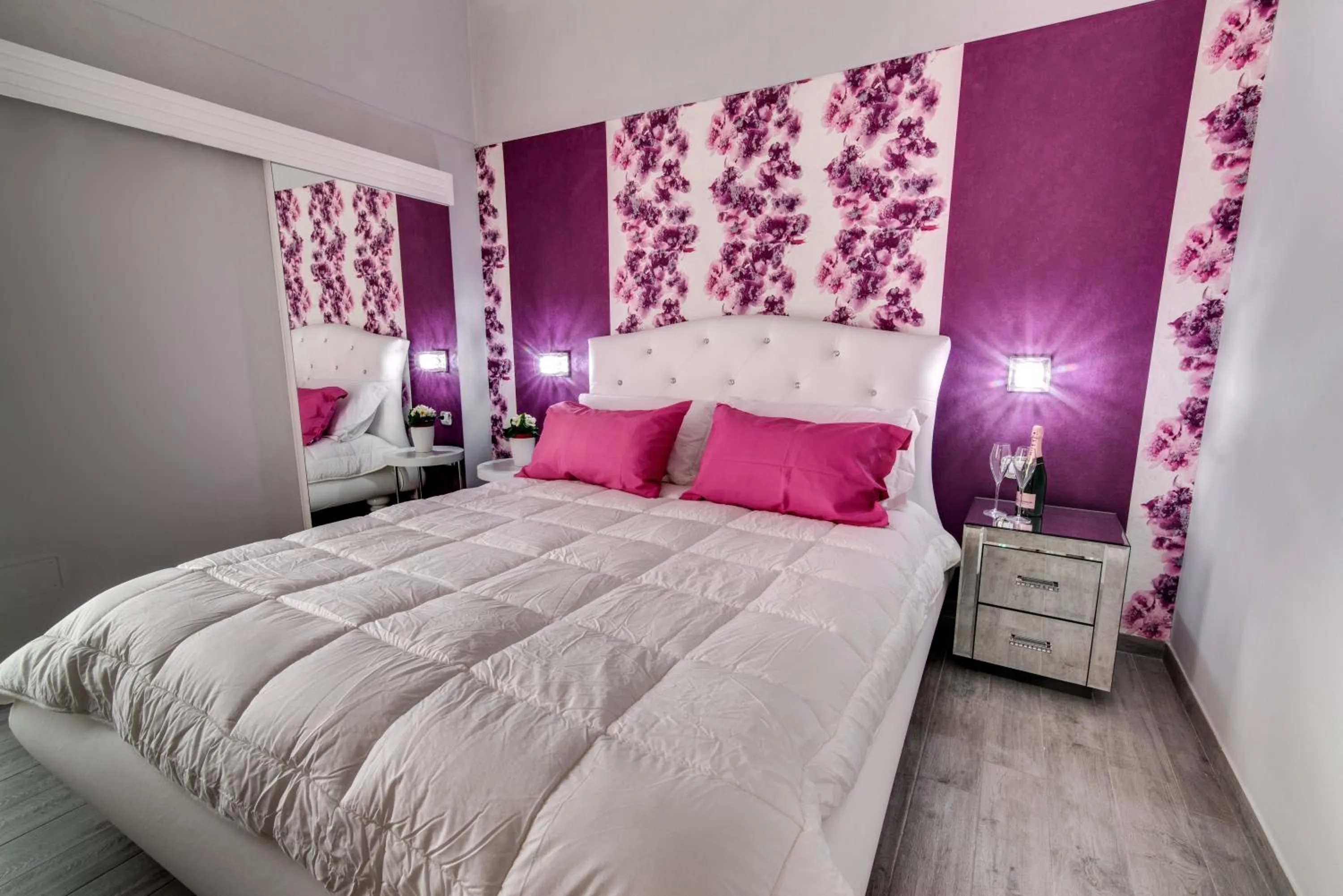 Photo of the whole room, Bed in Marco Polo B&B