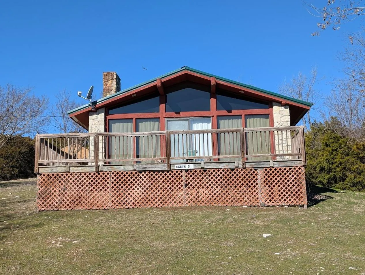 Property building in Cedarvale Cabins Turner Falls