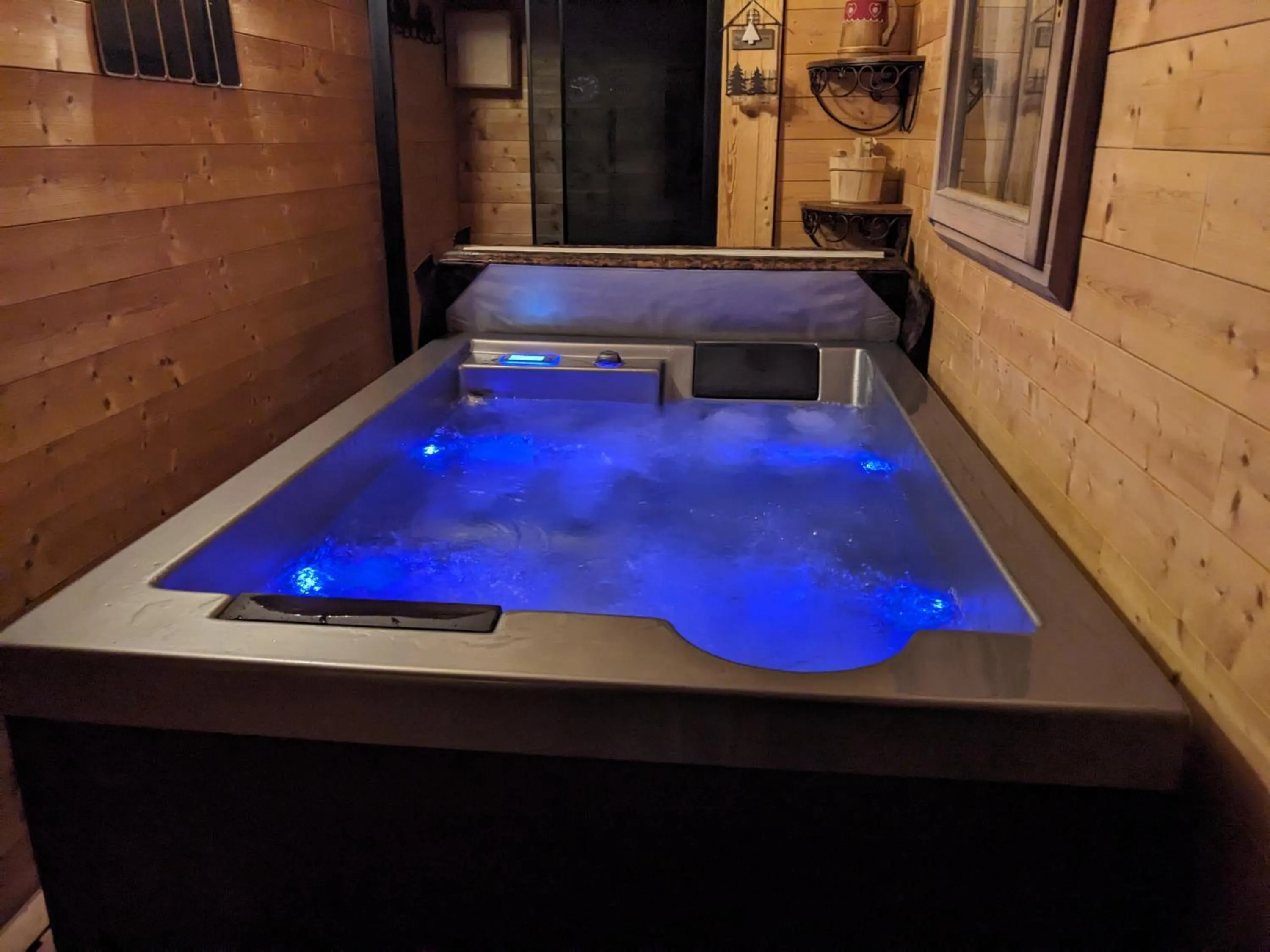 Hot Tub in Chalet la Colombière