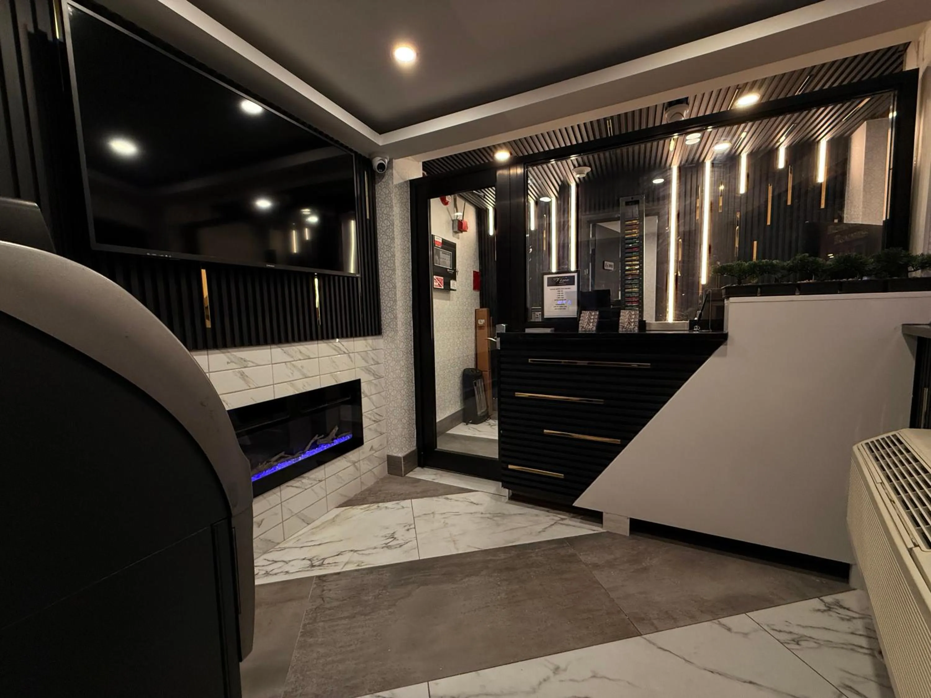 Lobby or reception in The Vine Hotel Bronx New