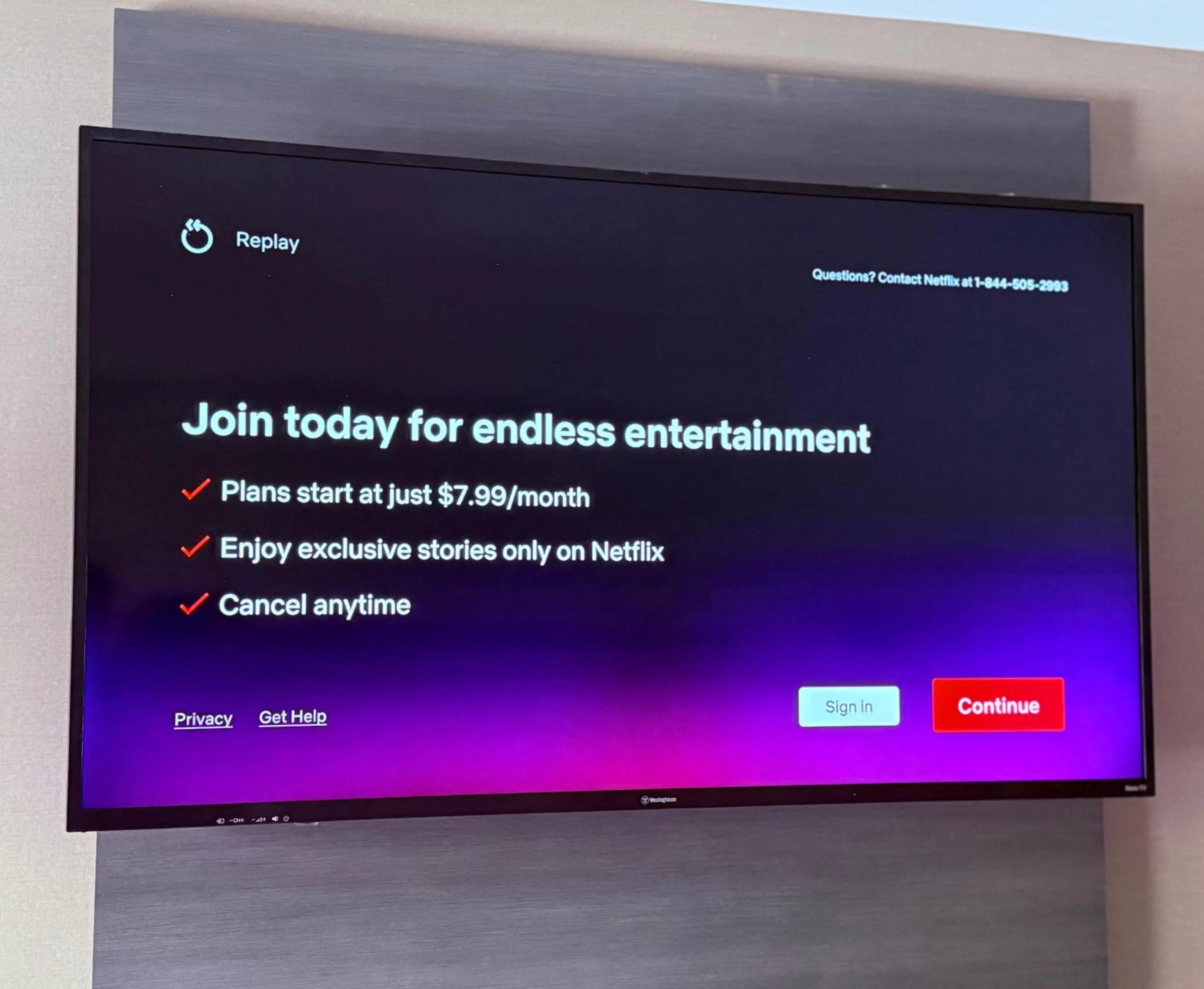 TV and multimedia in The Vine Hotel Bronx New