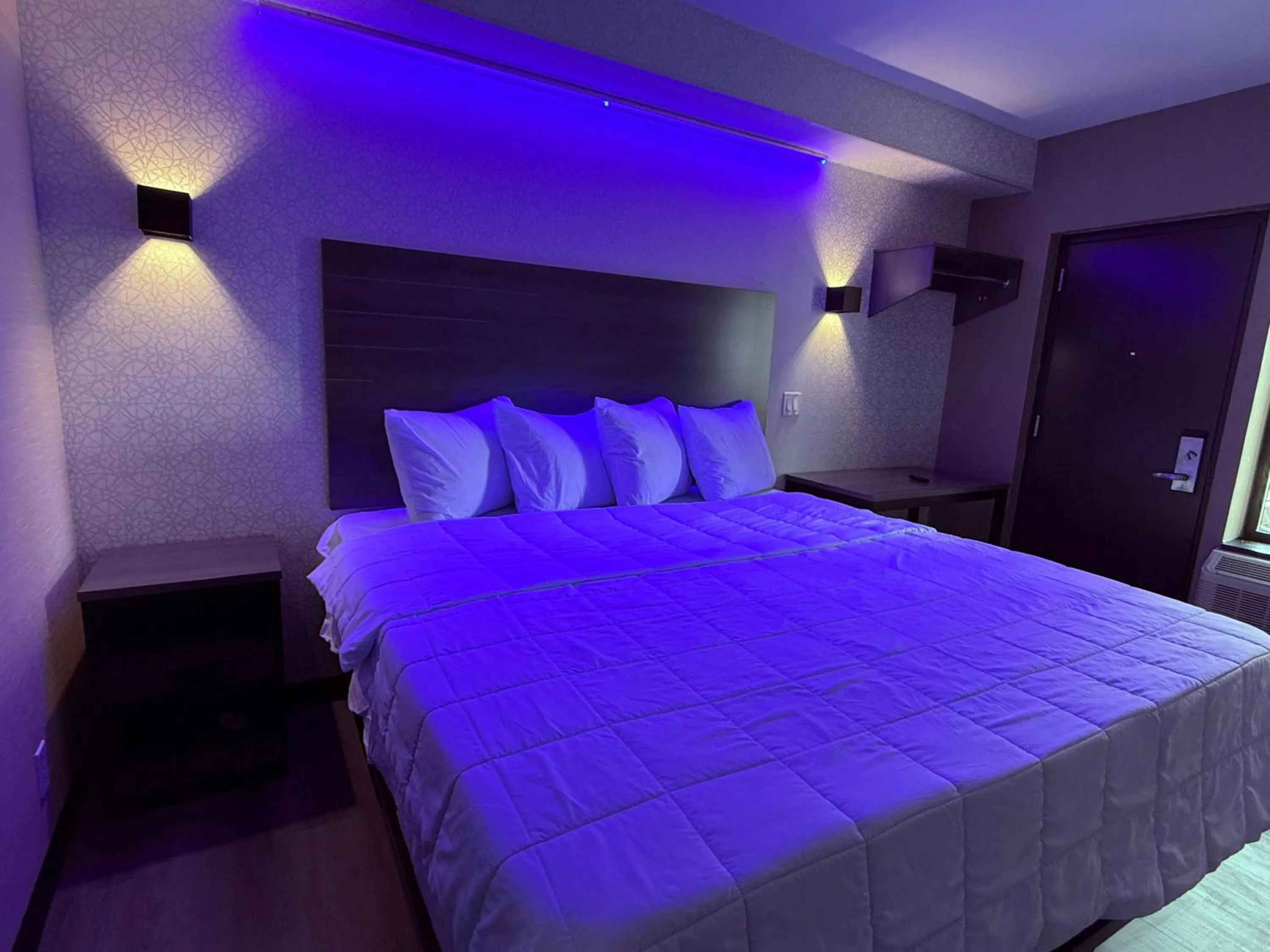 Bed in The Vine Hotel Bronx New