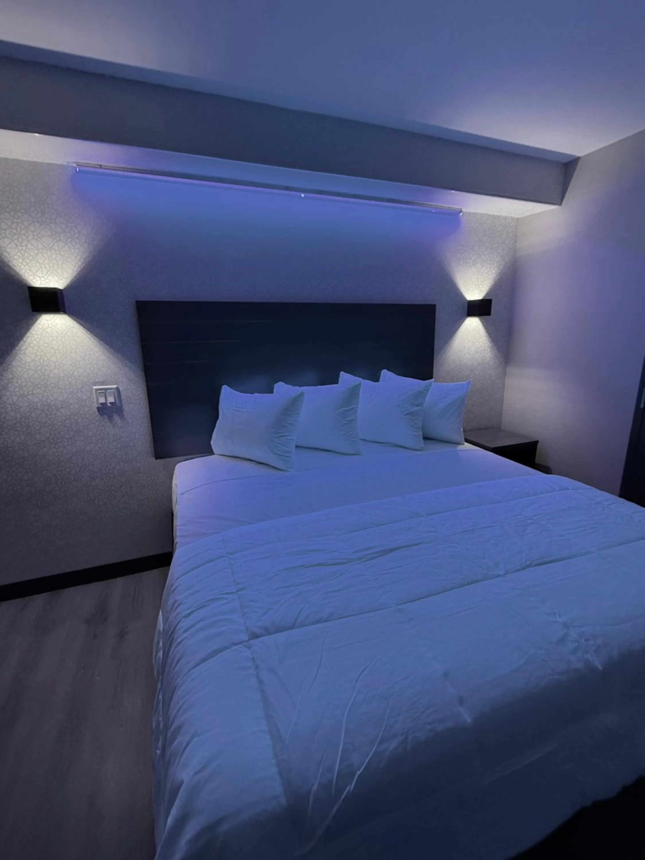 Bed in The Vine Hotel Bronx New