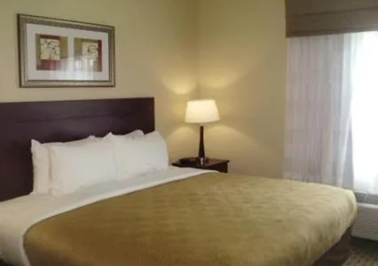 Bed in MainStay Suites Meridian - Bonita Lakes
