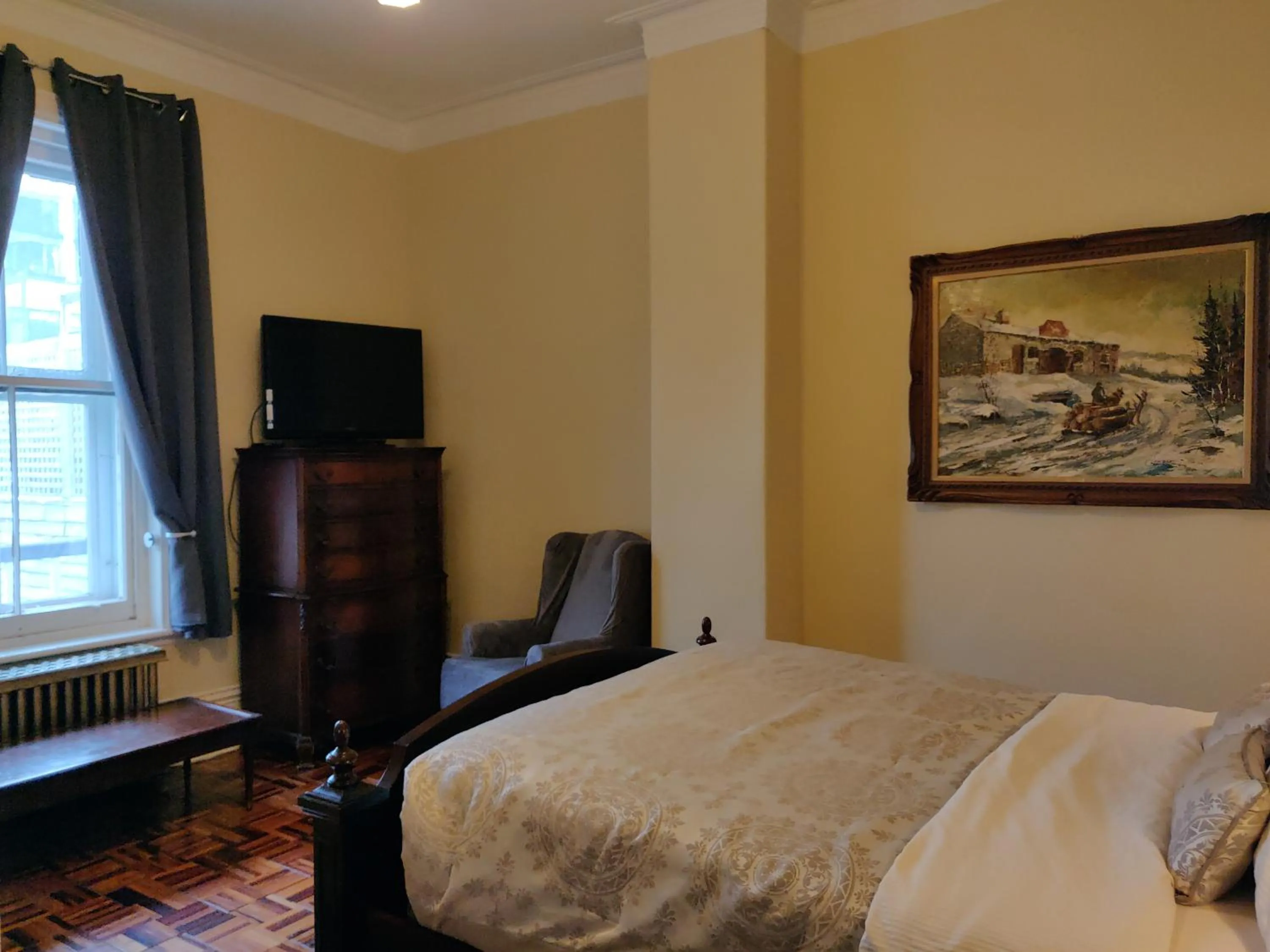 Bedroom, Bed in Gingerbread Manor