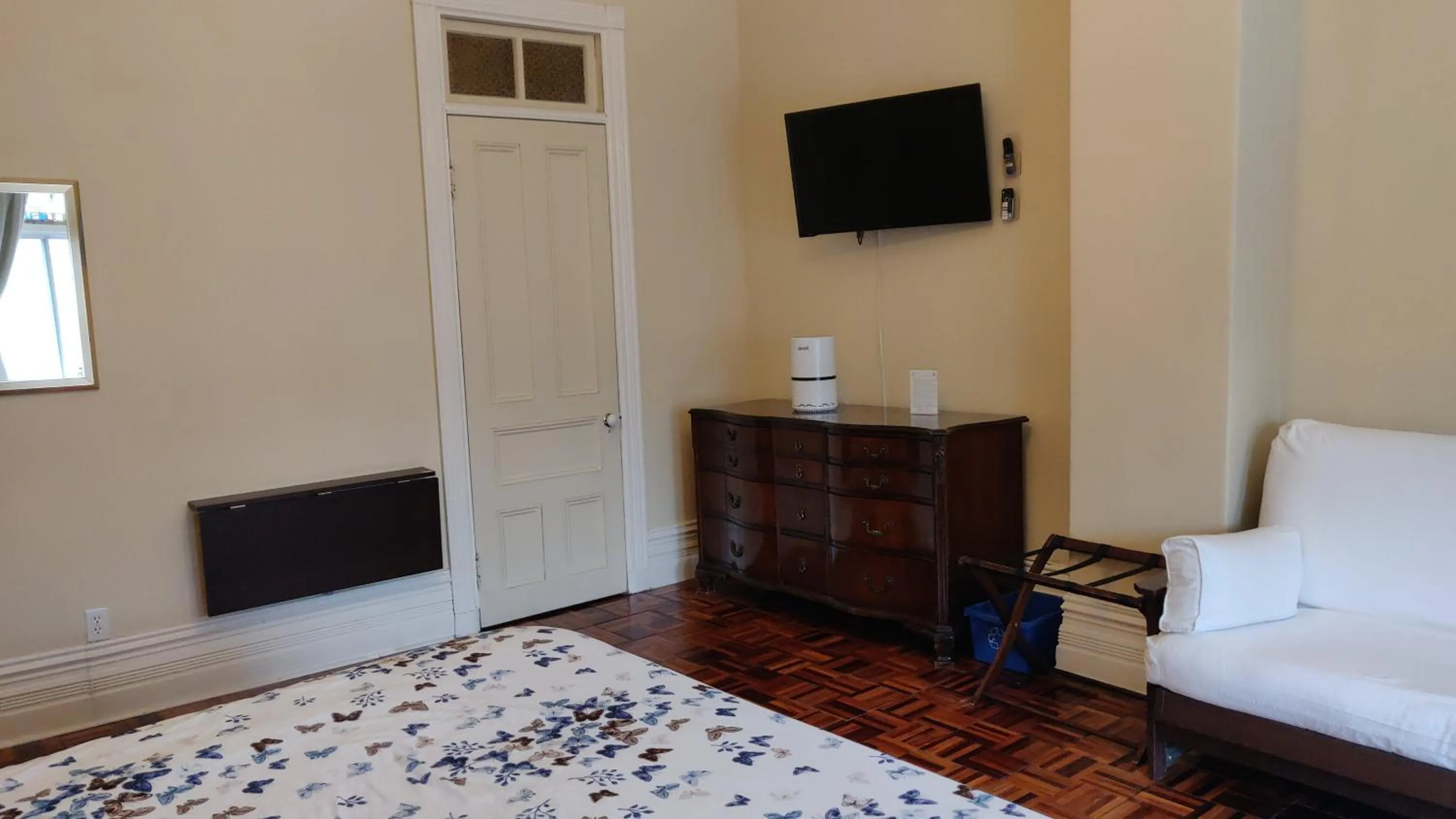 TV and multimedia, Bed in Gingerbread Manor