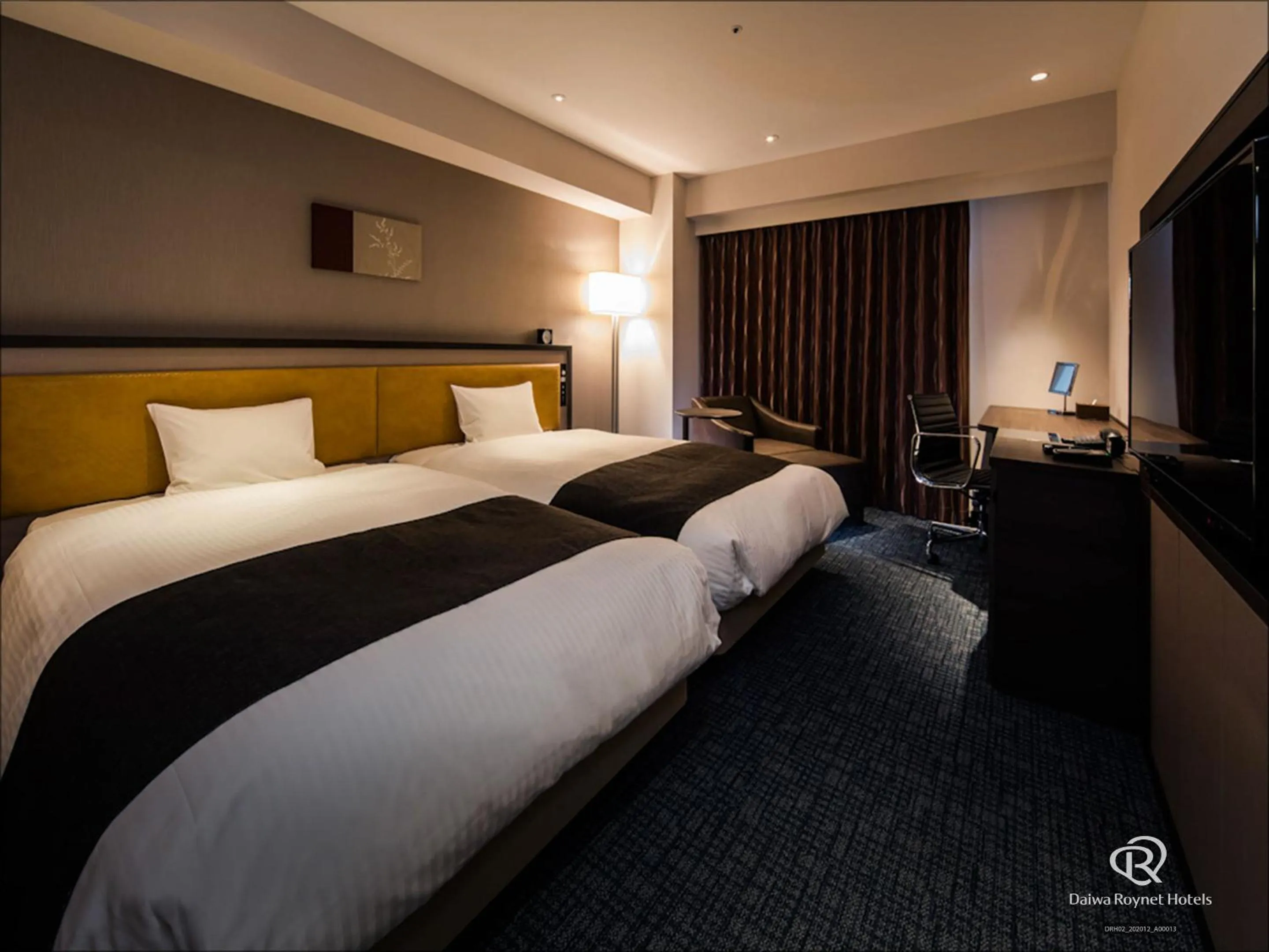 Bed in Daiwa Roynet Hotel Chiba Ekimae