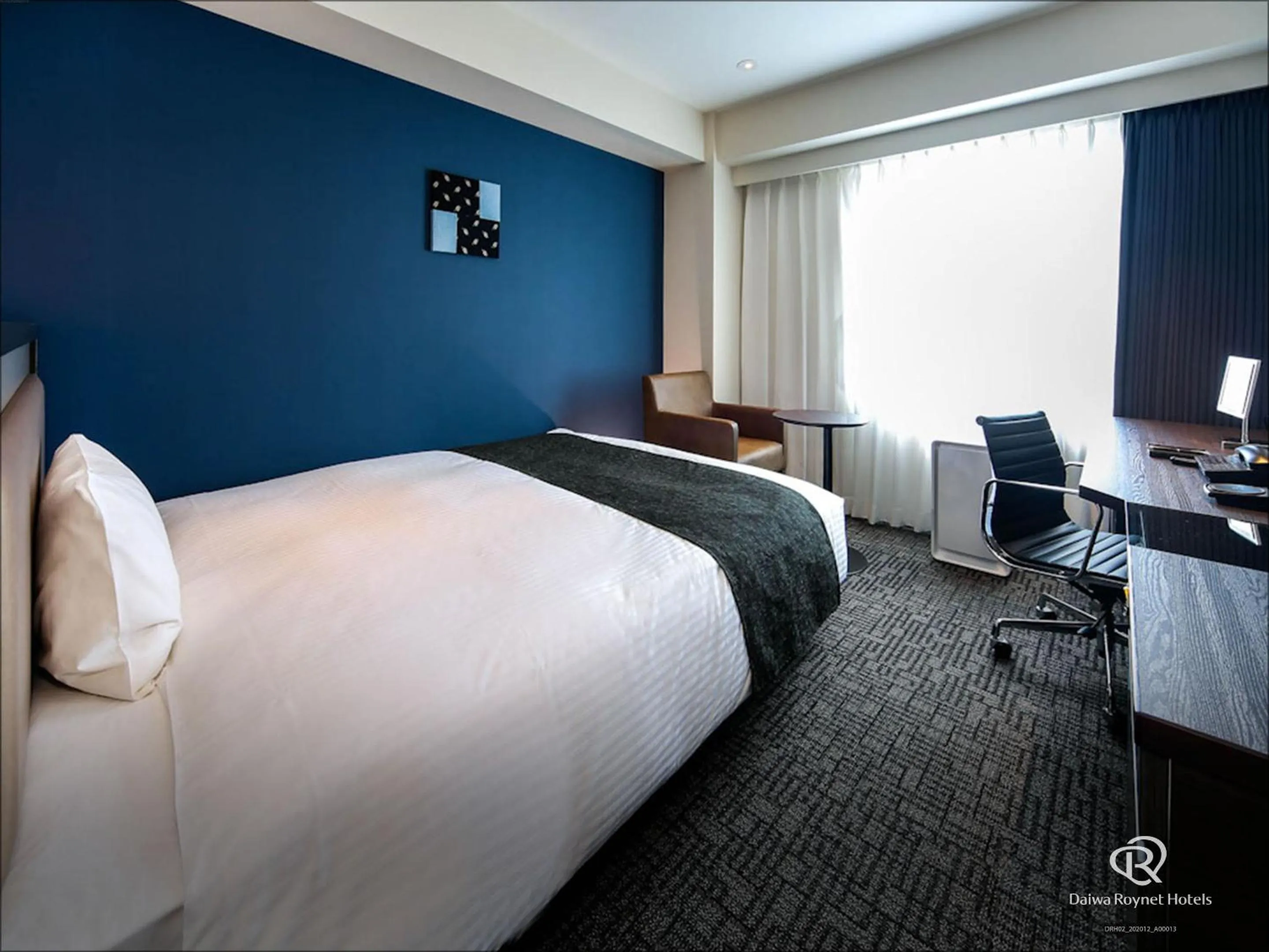 Bed in Daiwa Roynet Hotel Chiba Ekimae