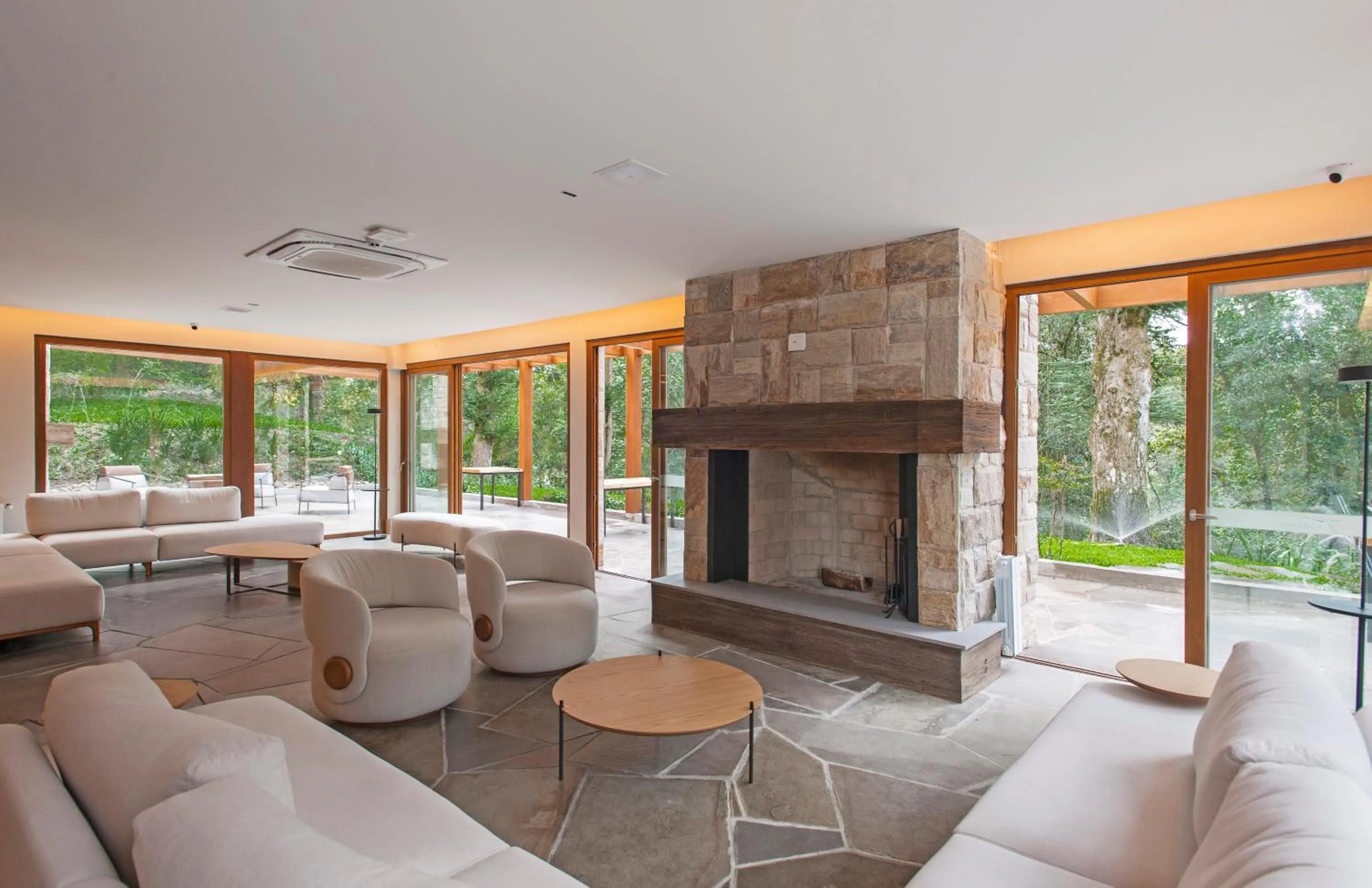 Seating area in Poehma Lago Negro by Livá OFICIAL