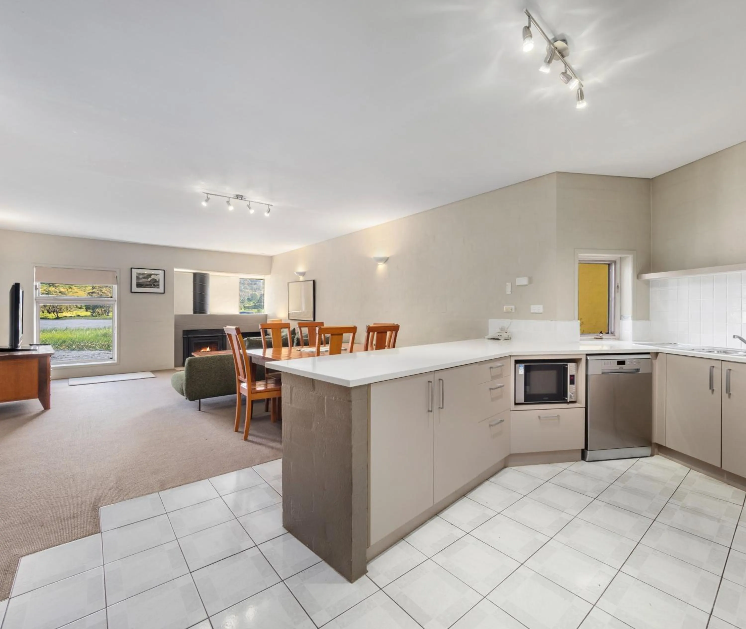 Kitchen or kitchenette in Oaks Lake Crackenback Resort