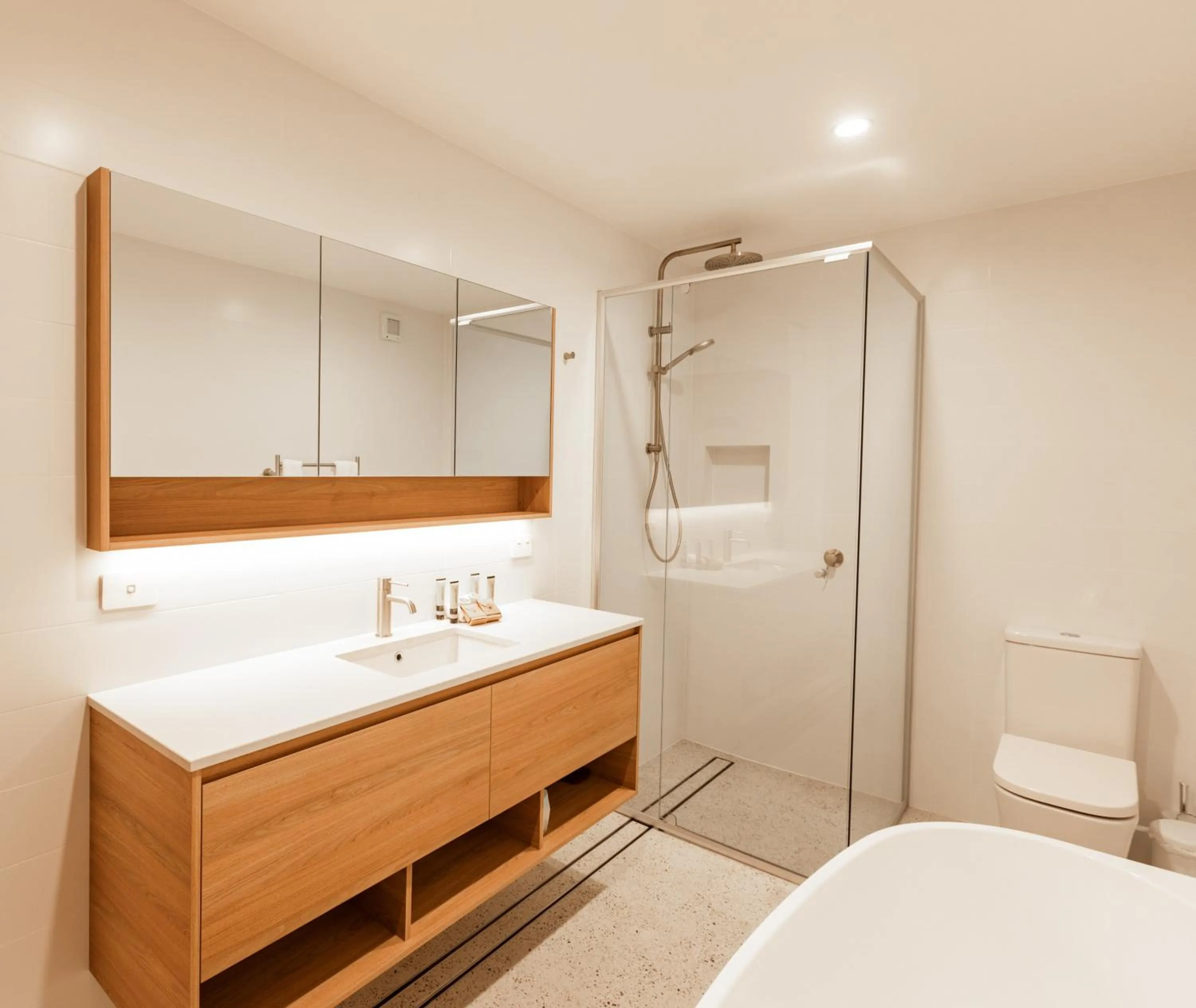 Bathroom, Bed in Oaks Lake Crackenback Resort