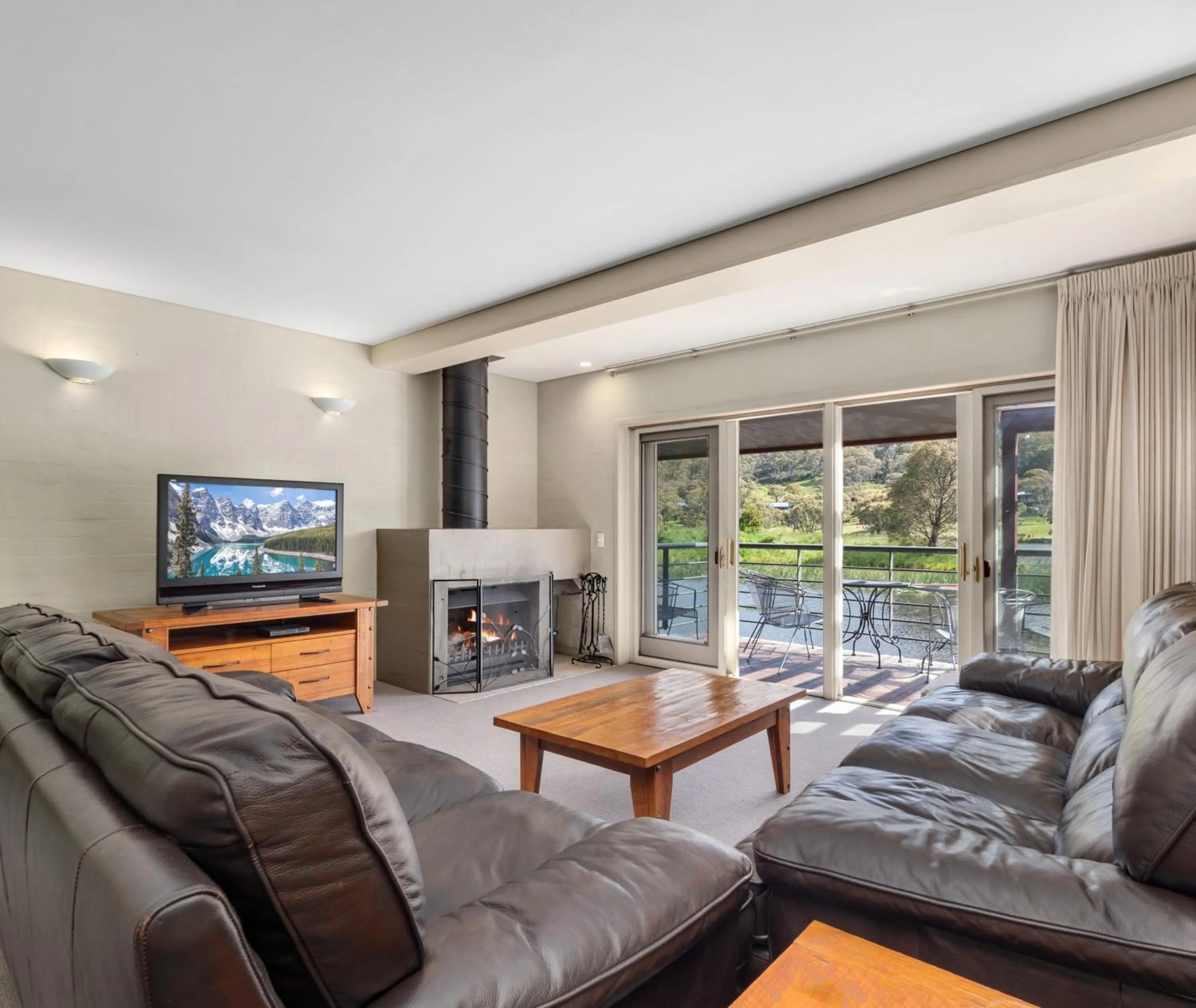 Living room in Oaks Lake Crackenback Resort