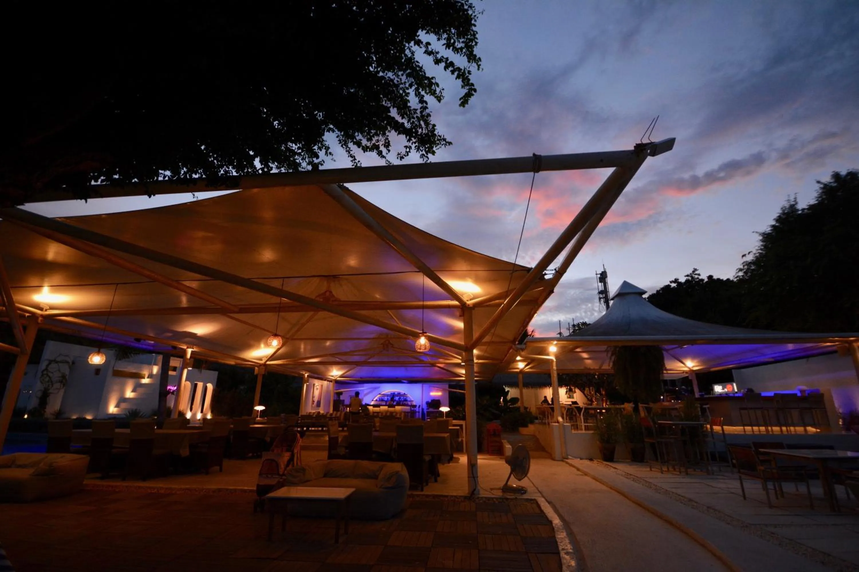 Restaurant/places to eat in Sanae Beach Hua Hin