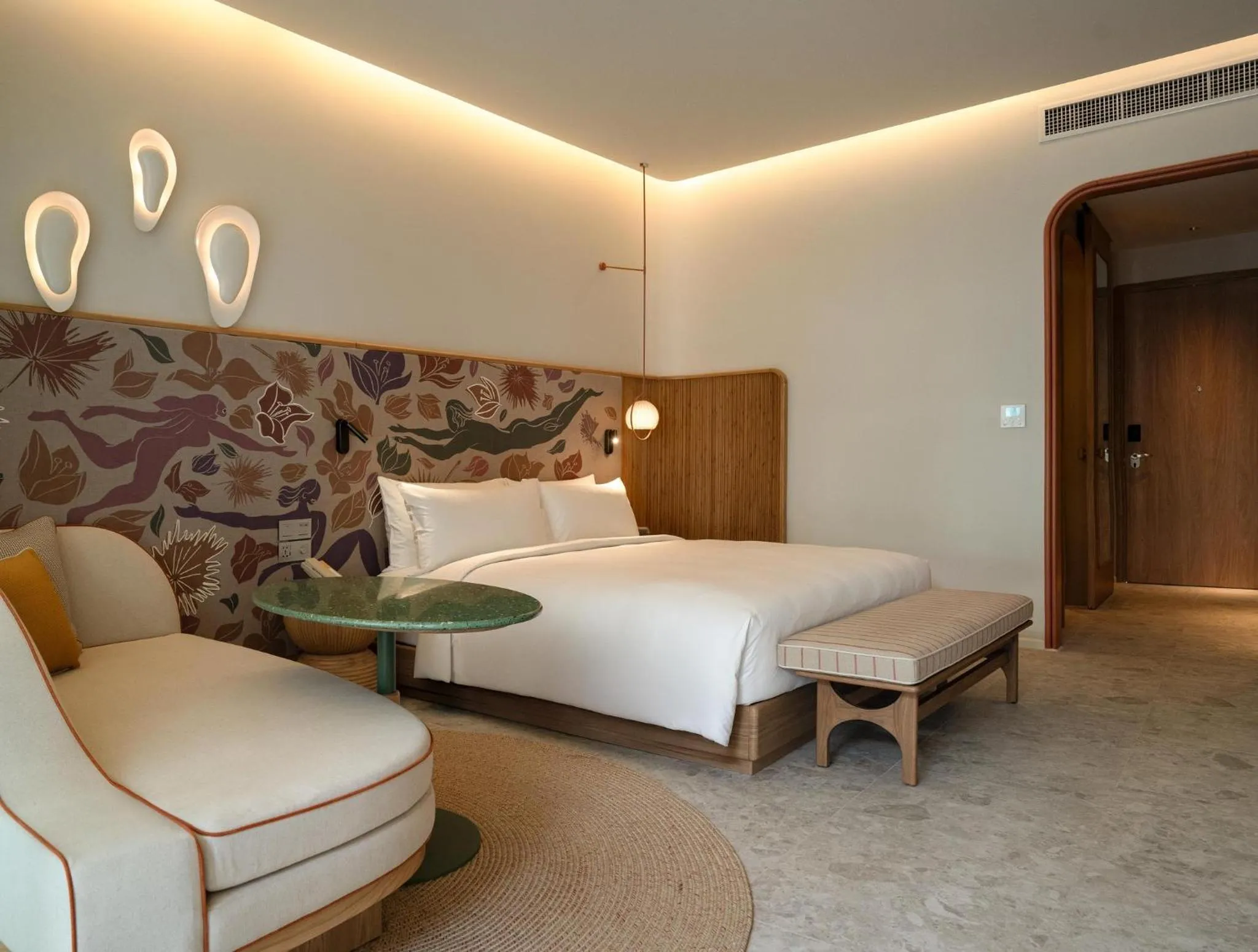 Photo of the whole room, Bed in The Standard, Pattaya Na Jomtien