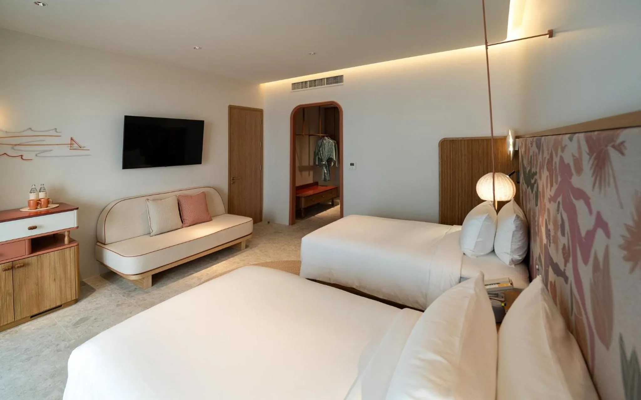 Photo of the whole room, Bed in The Standard, Pattaya Na Jomtien