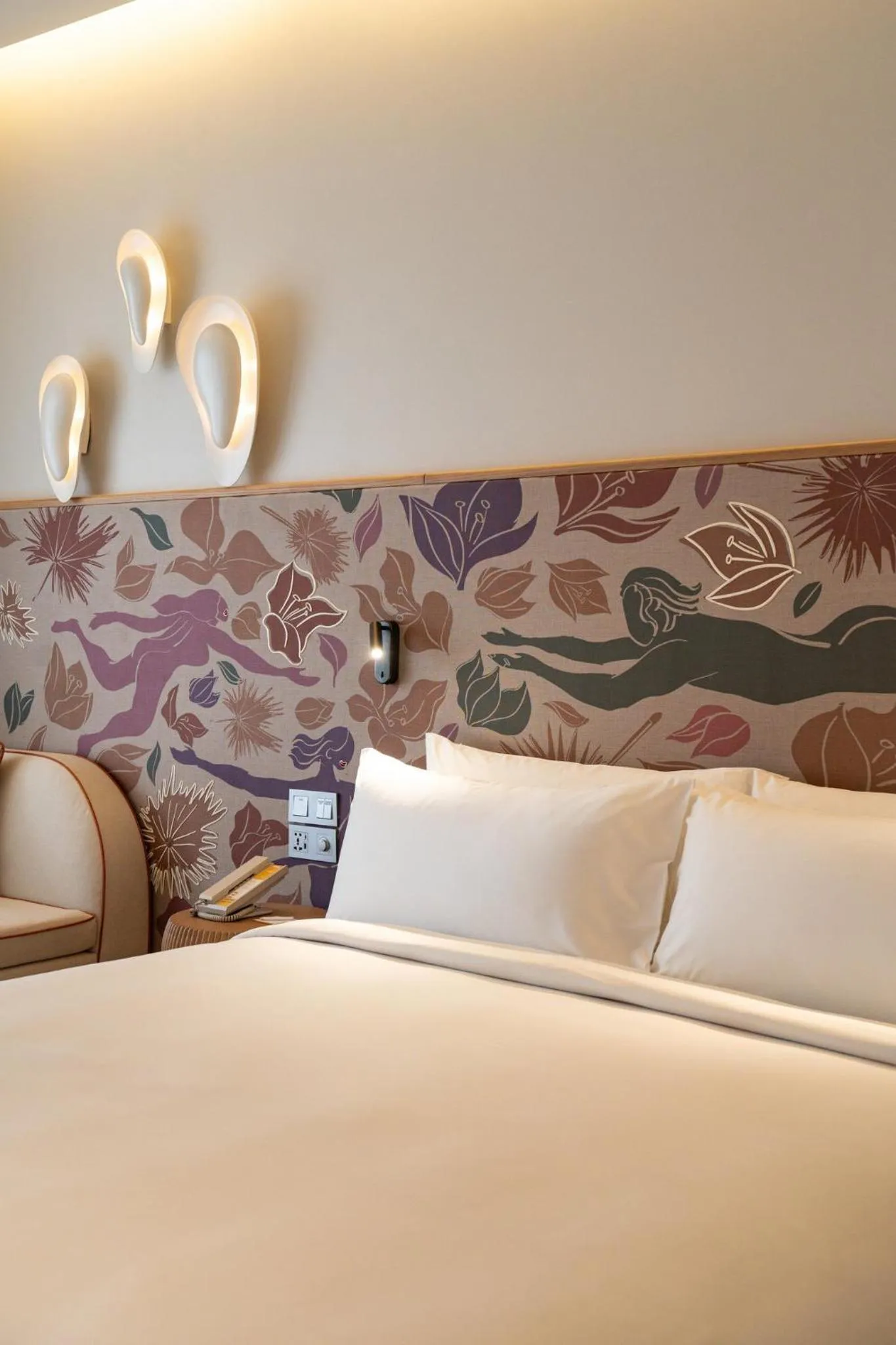 Photo of the whole room, Bed in The Standard, Pattaya Na Jomtien