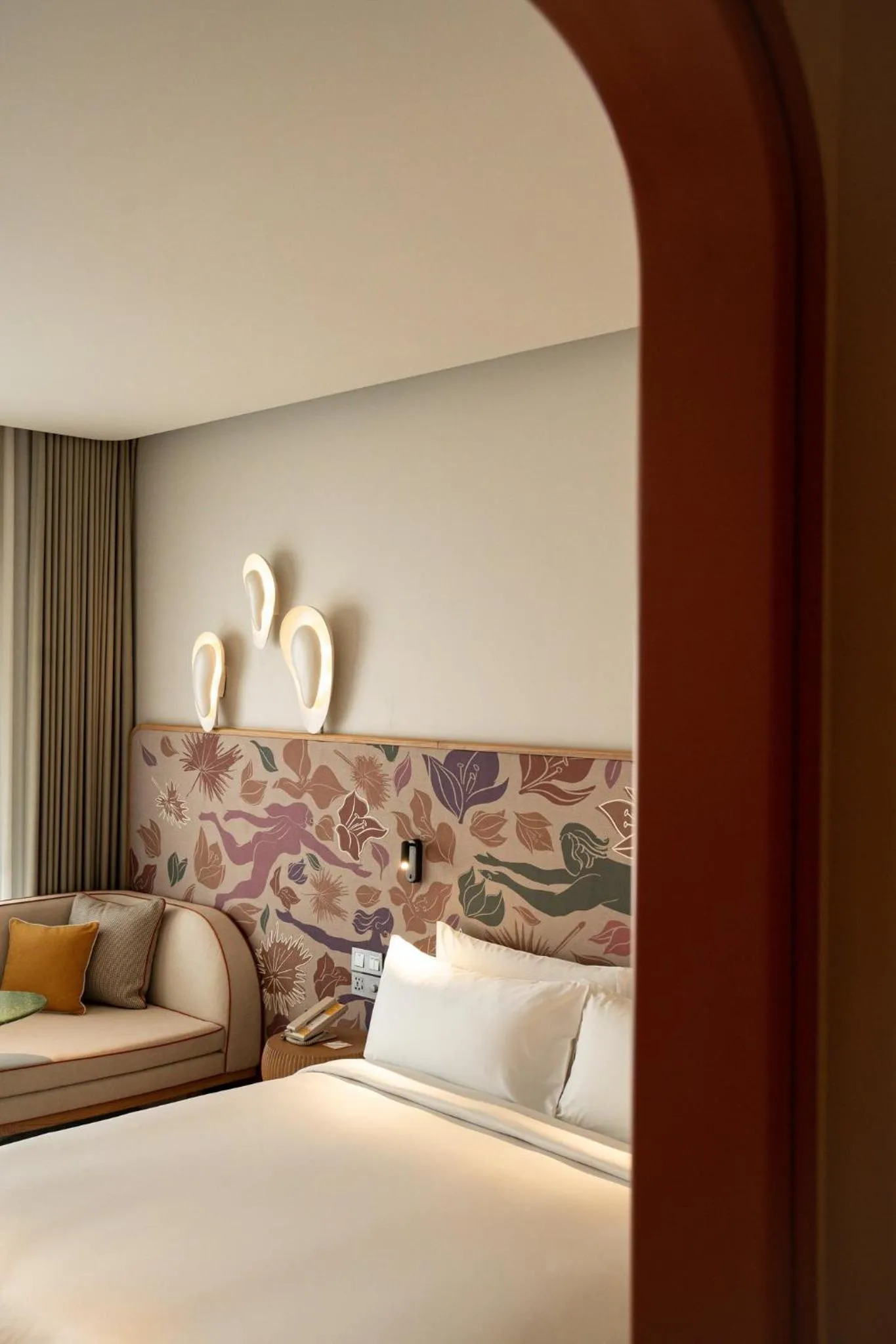 Photo of the whole room, Bed in The Standard, Pattaya Na Jomtien