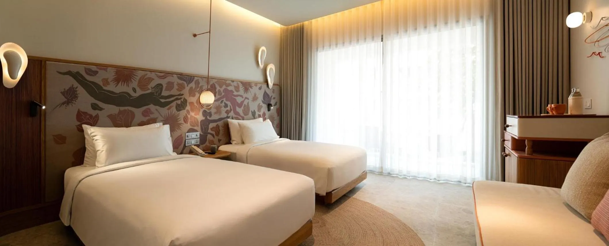 Photo of the whole room, Bed in The Standard, Pattaya Na Jomtien