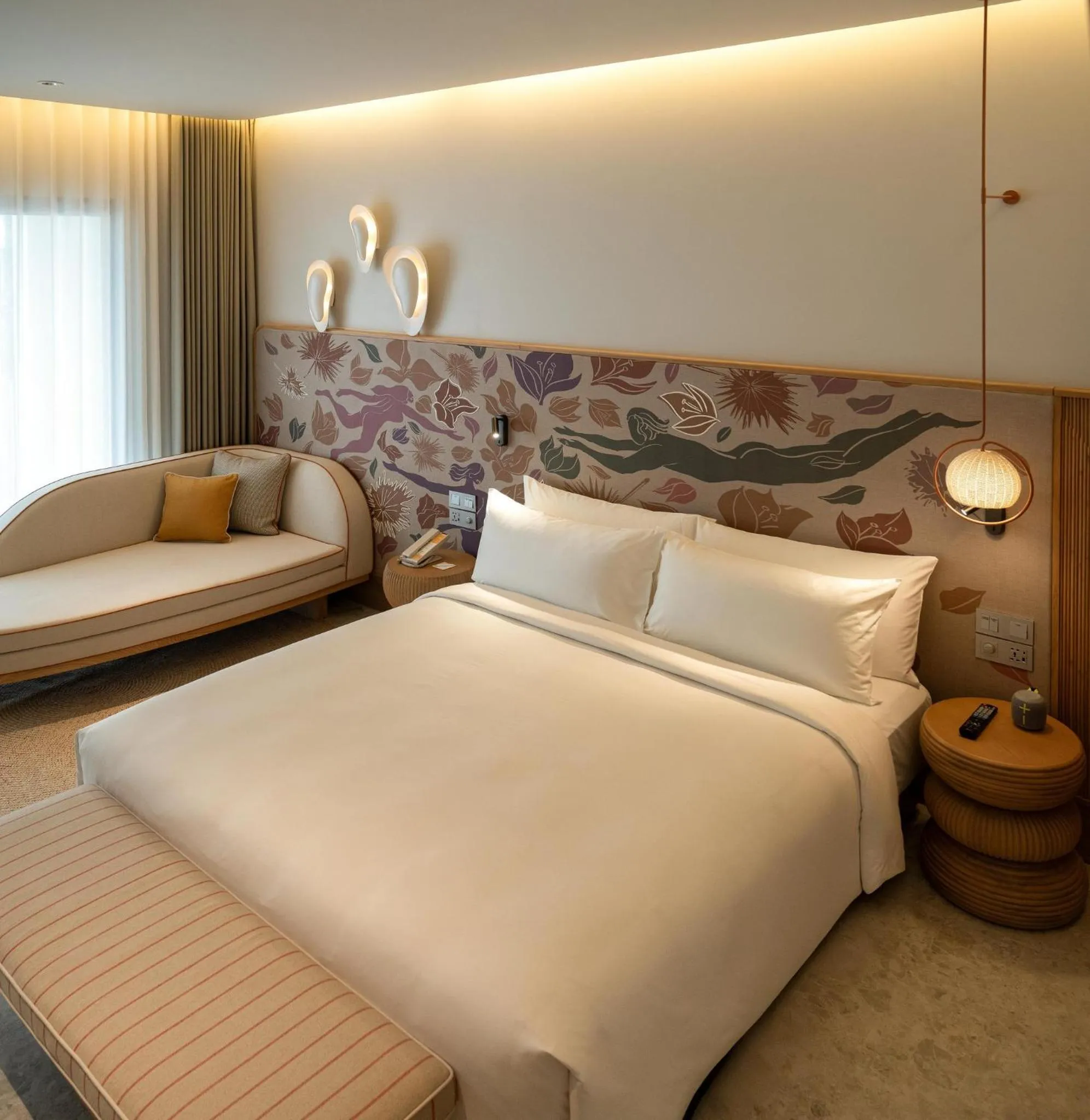 Photo of the whole room, Bed in The Standard, Pattaya Na Jomtien