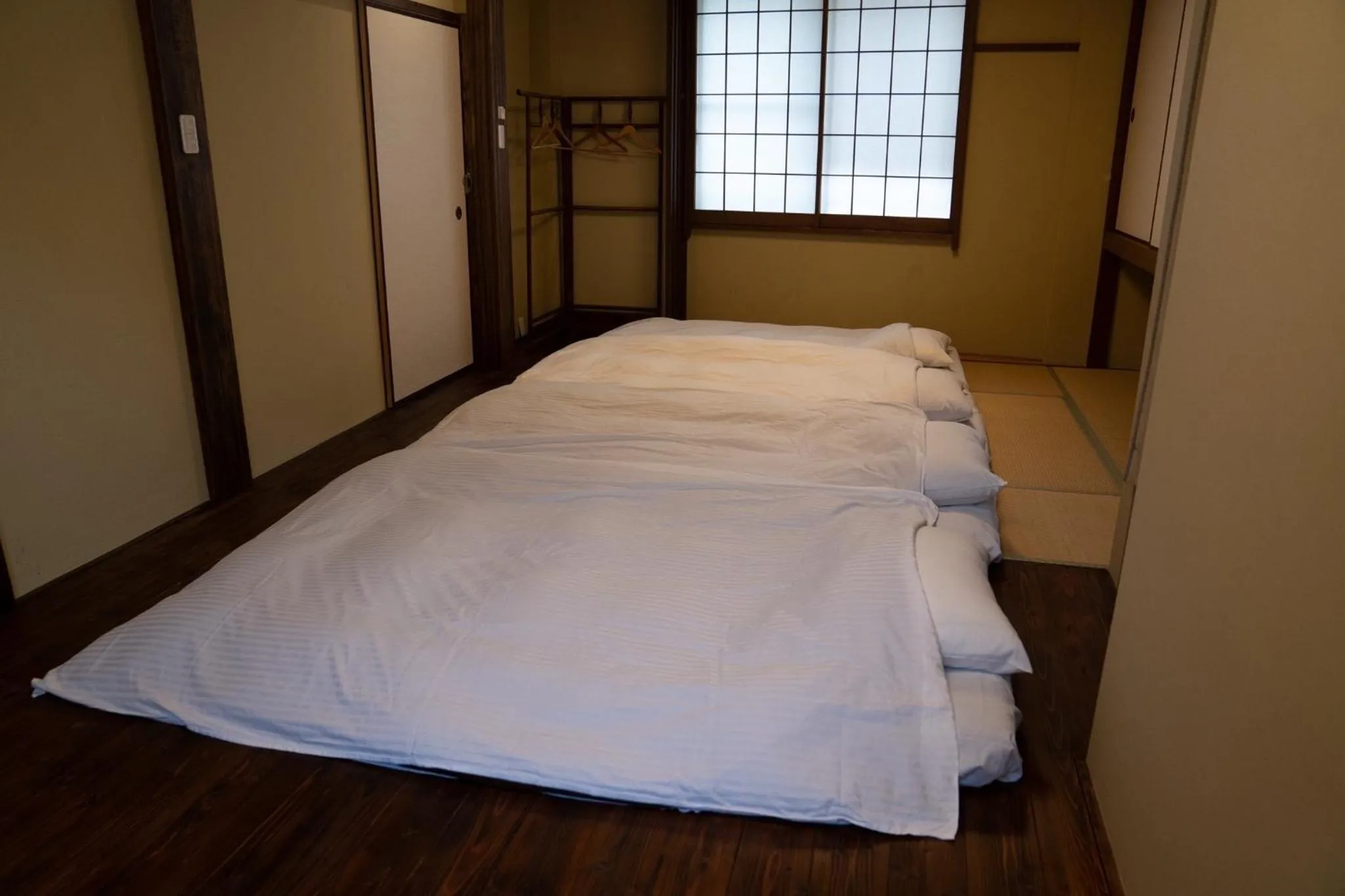 Bed in Kyo no Yado Sangen Ninenzaka