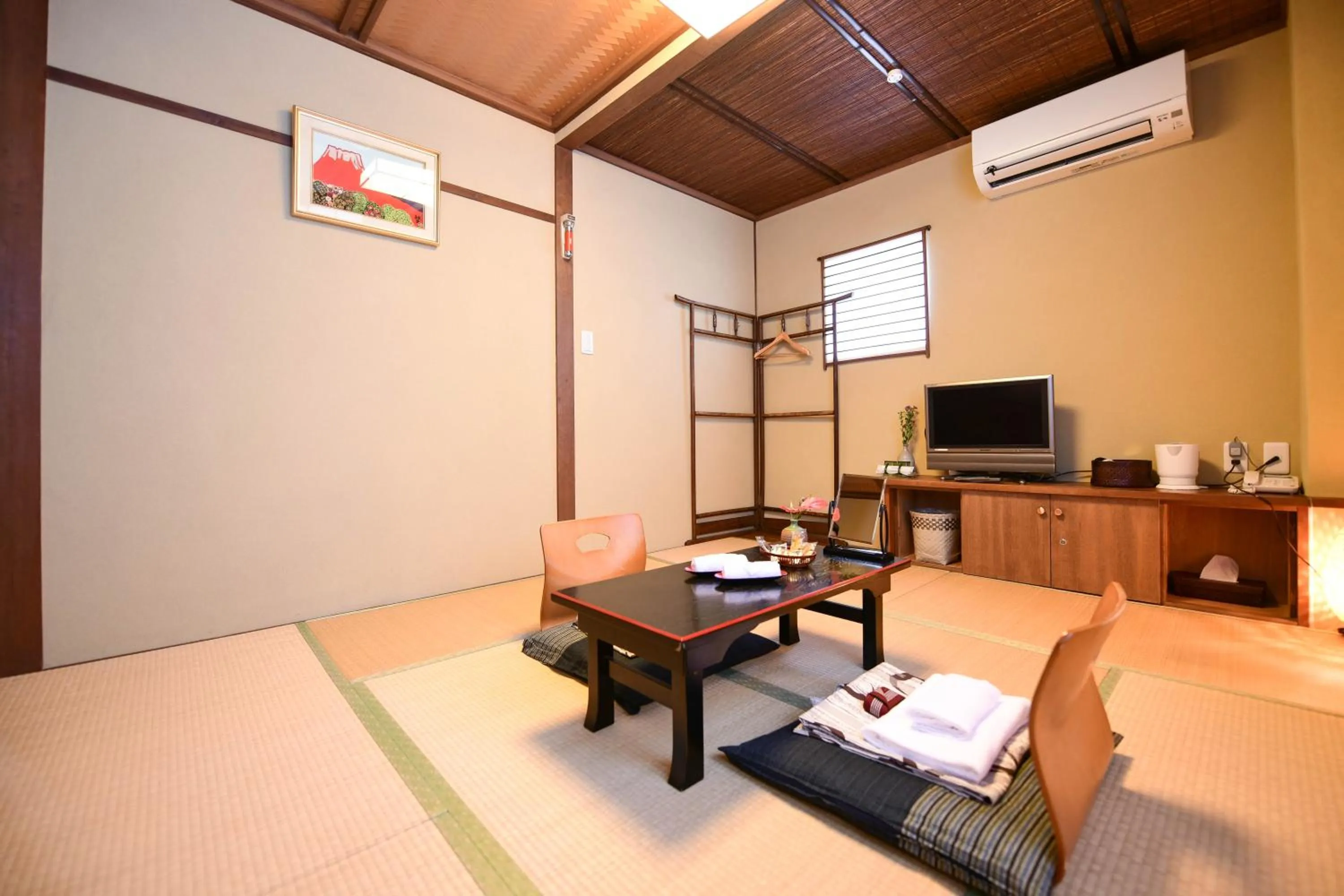 Living room, Bed in Kyo no Yado Sangen Ninenzaka