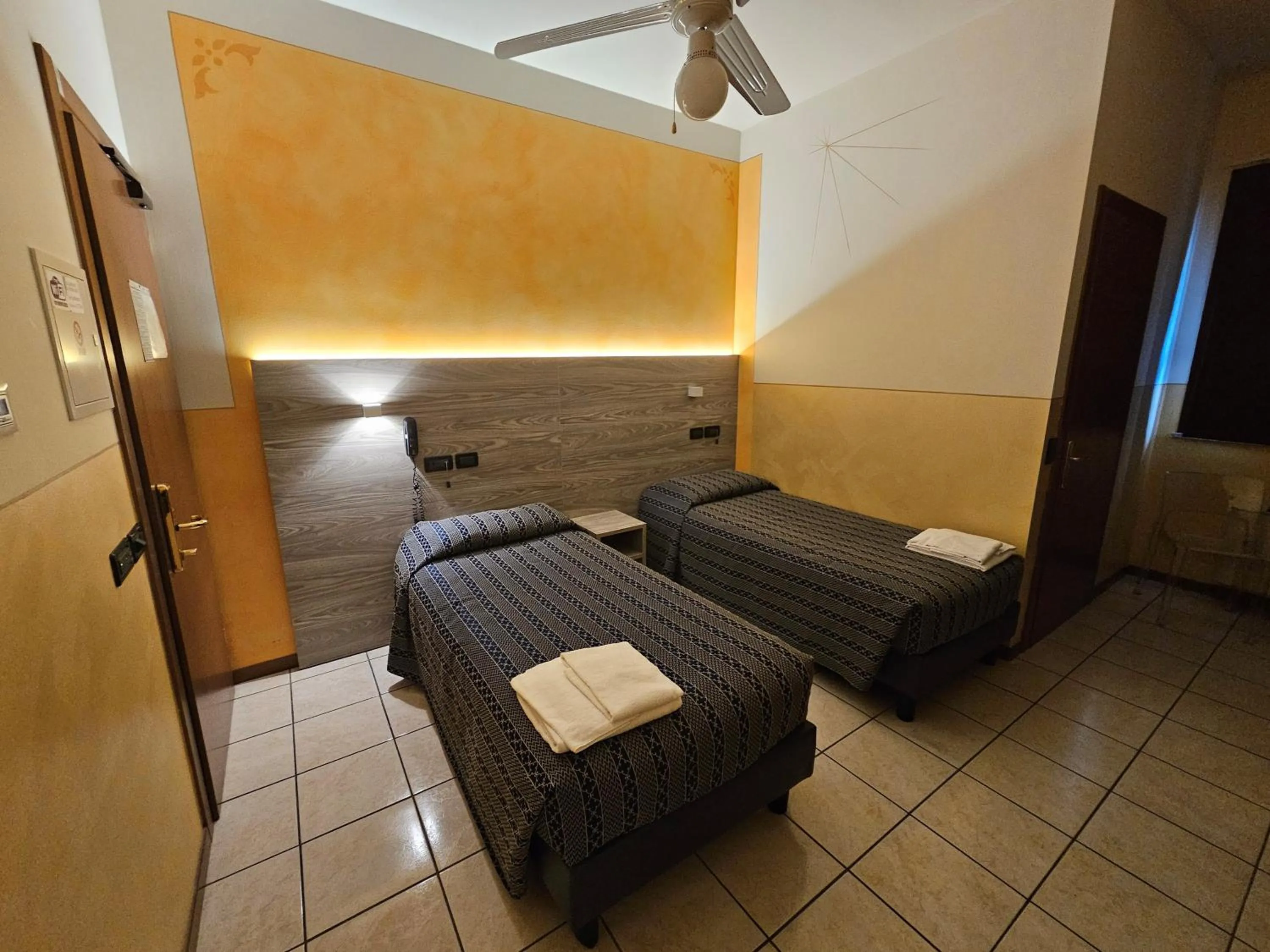 Bedroom, Bed in Hotel Euro