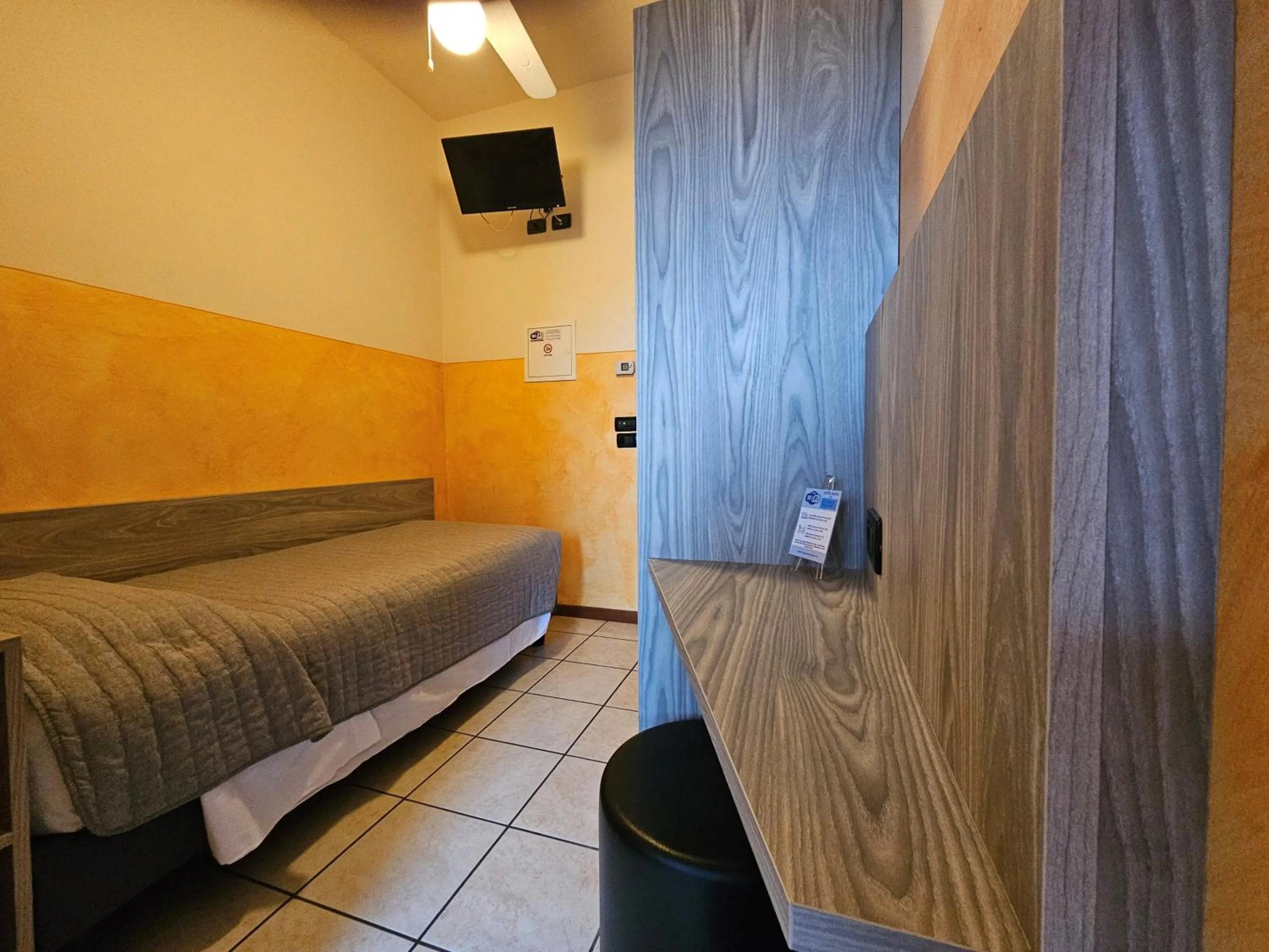 Bedroom, Bed in Hotel Euro