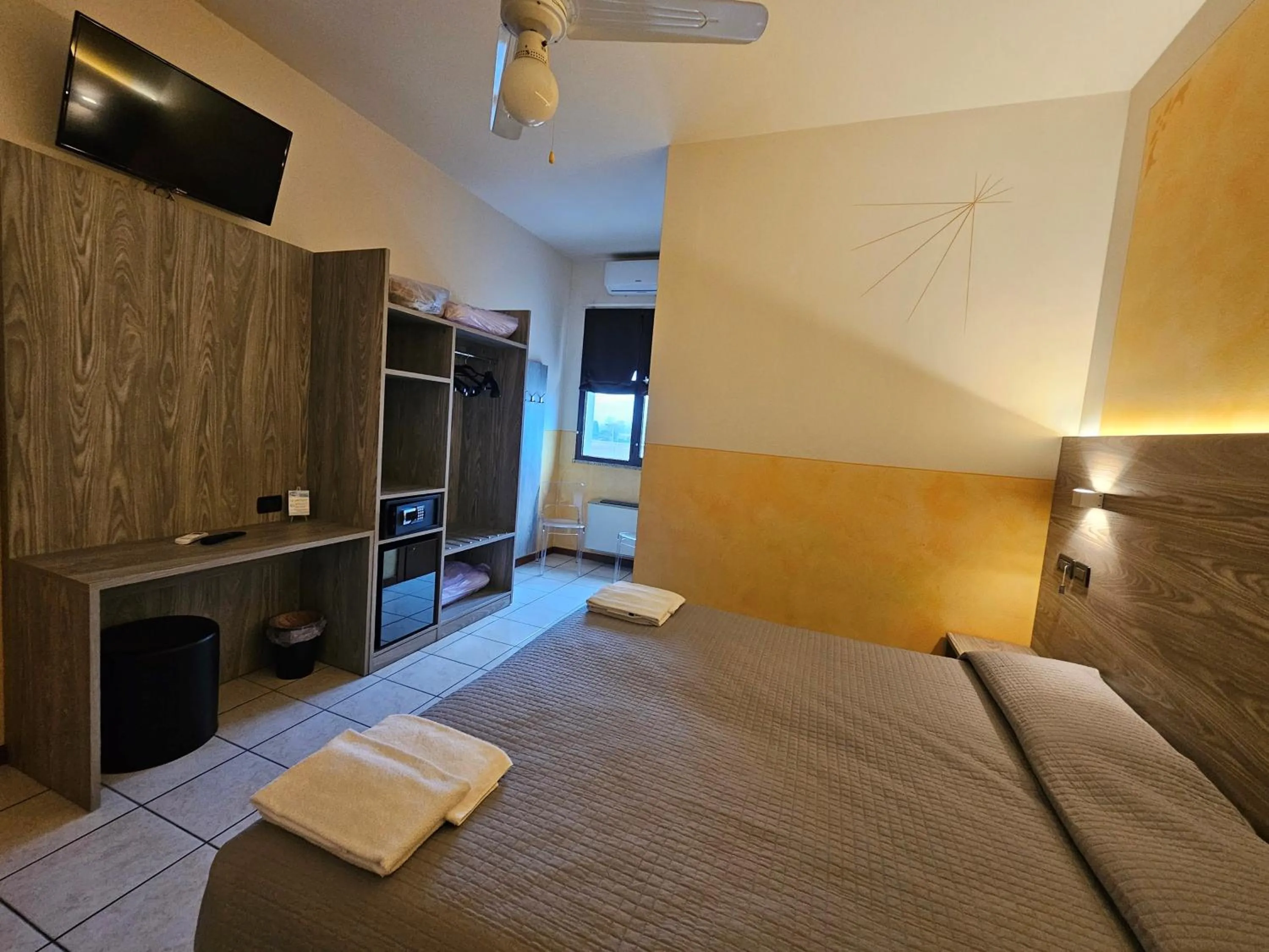 Bedroom, Bed in Hotel Euro