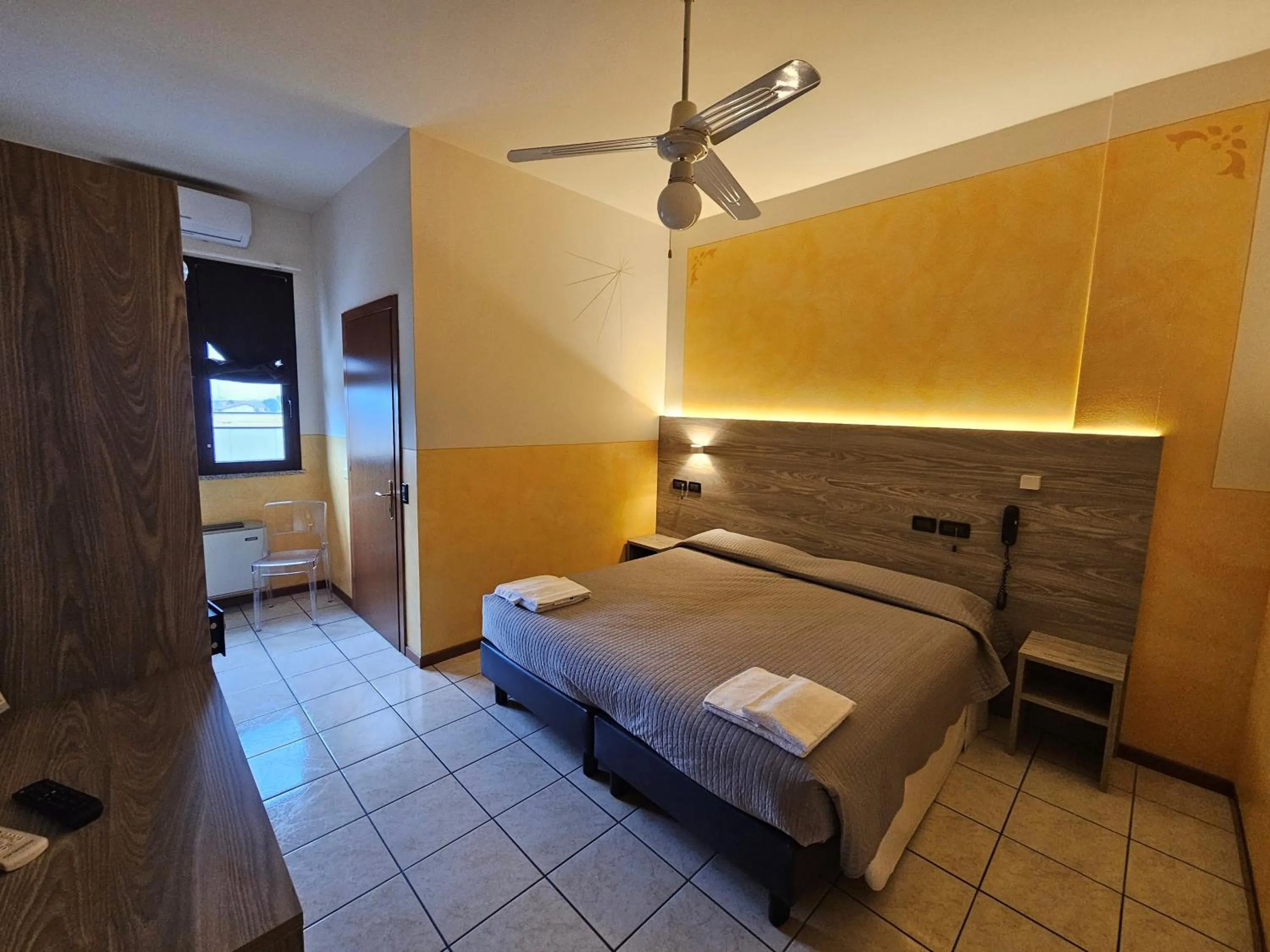 Bedroom, Bed in Hotel Euro