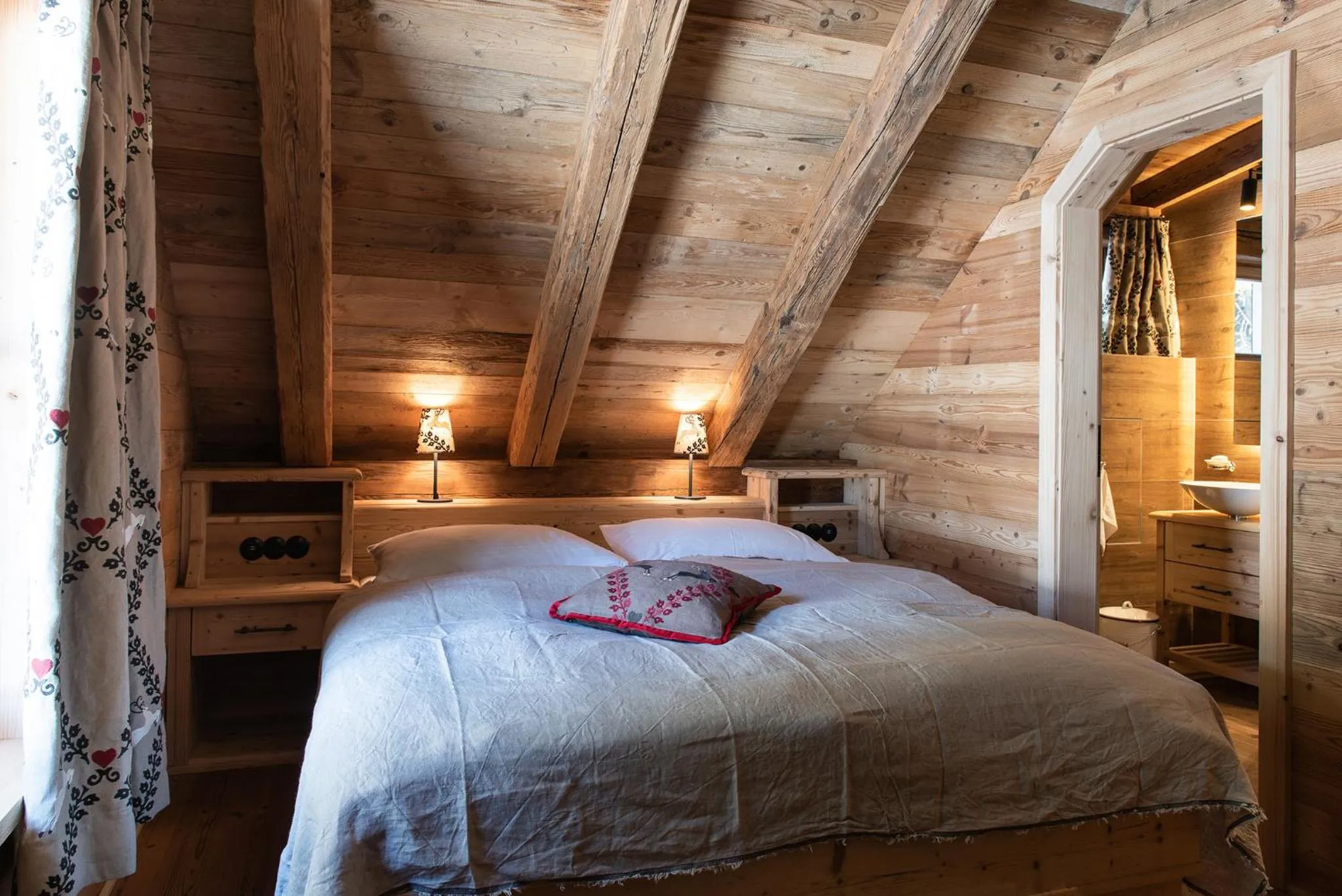 Photo of the whole room, Bed in Naturhotel & Bayernhütte am Brauneck
