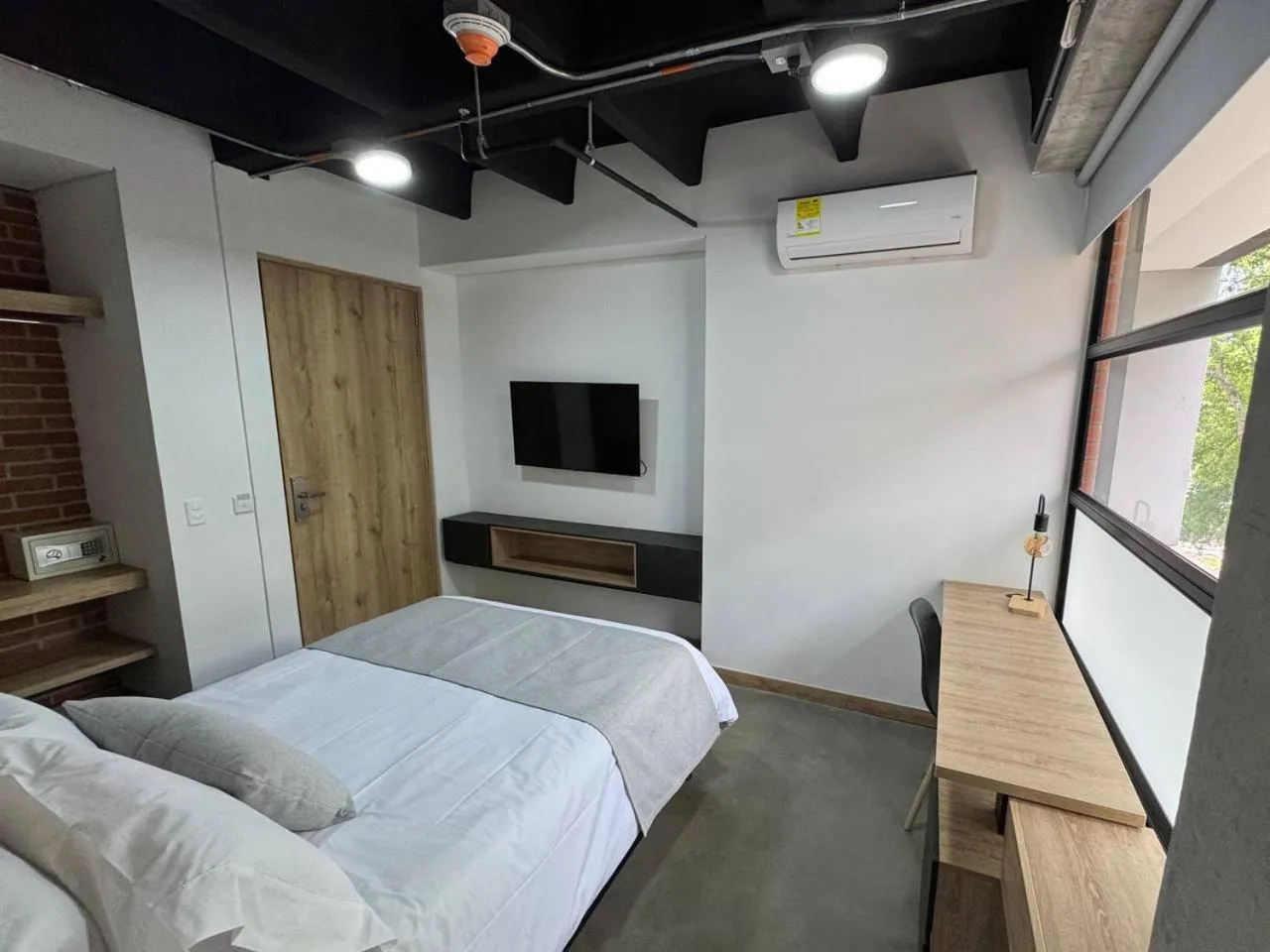 TV and multimedia, Bed in Akela Park Hotel