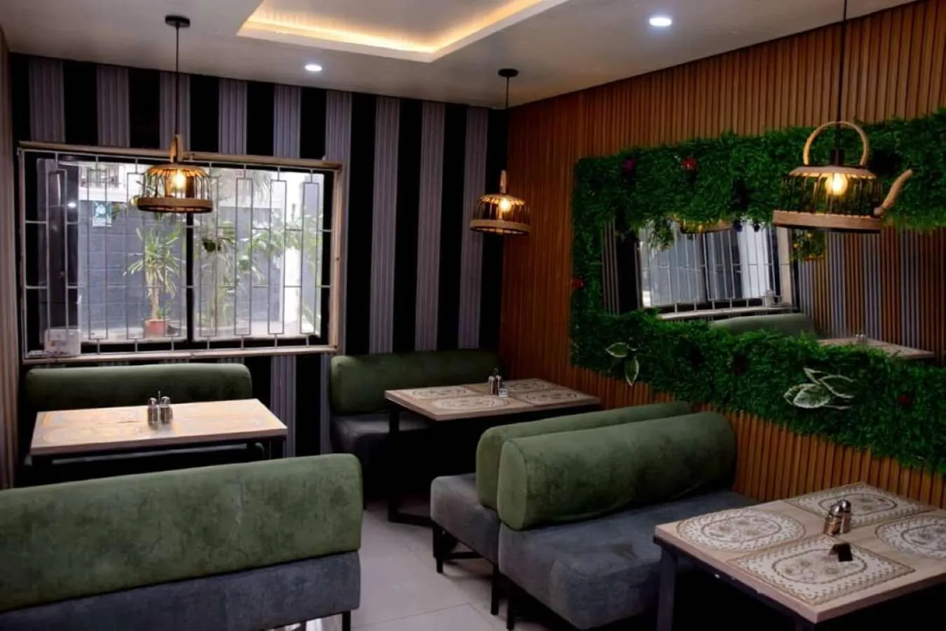 Restaurant/places to eat in Hotel Padelia Apartment Airport Road Lagos