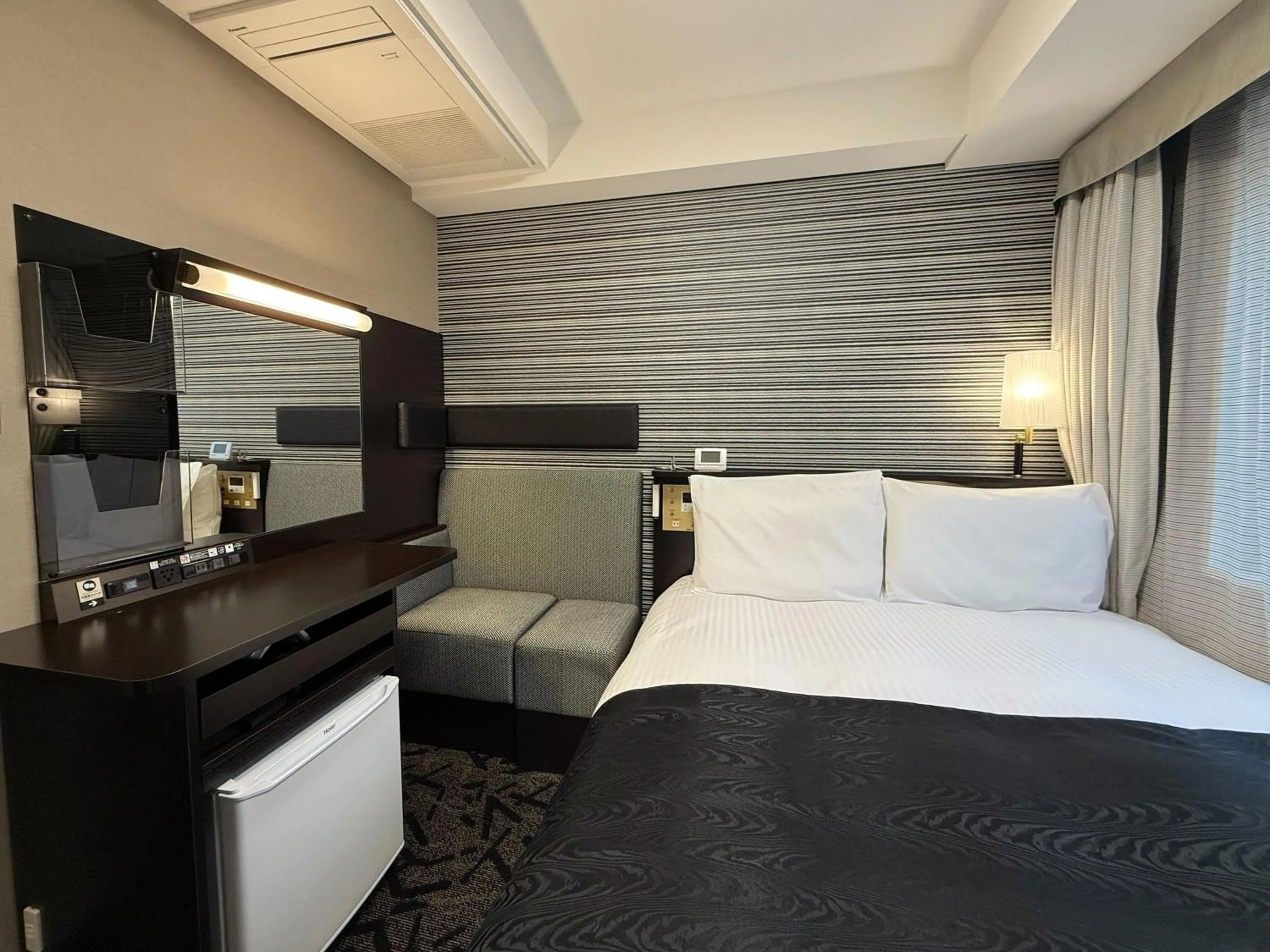 Photo of the whole room, Bed in APA Hotel Omori Ekimae Higashi