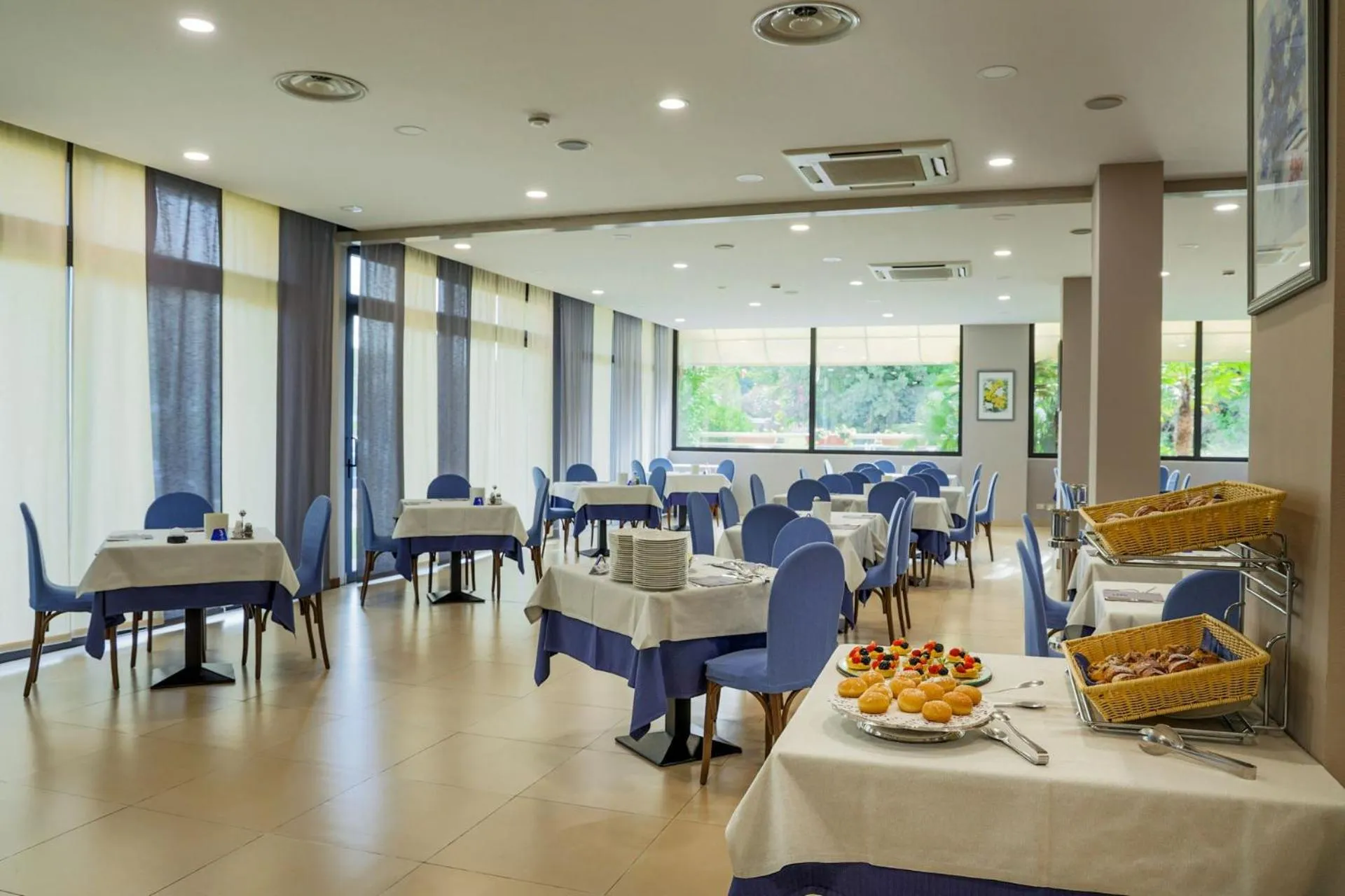 Restaurant/places to eat in Hotel Du Parc