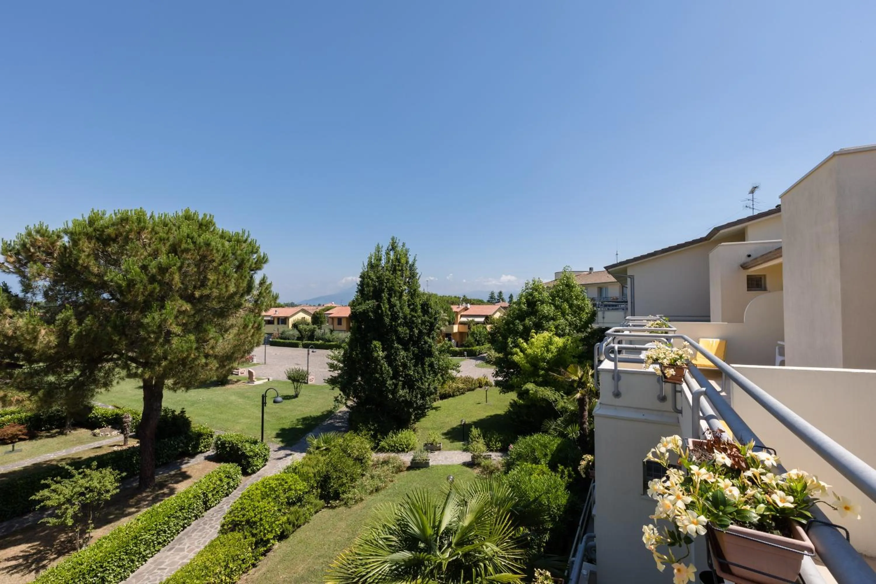 Garden view in Hotel Du Parc